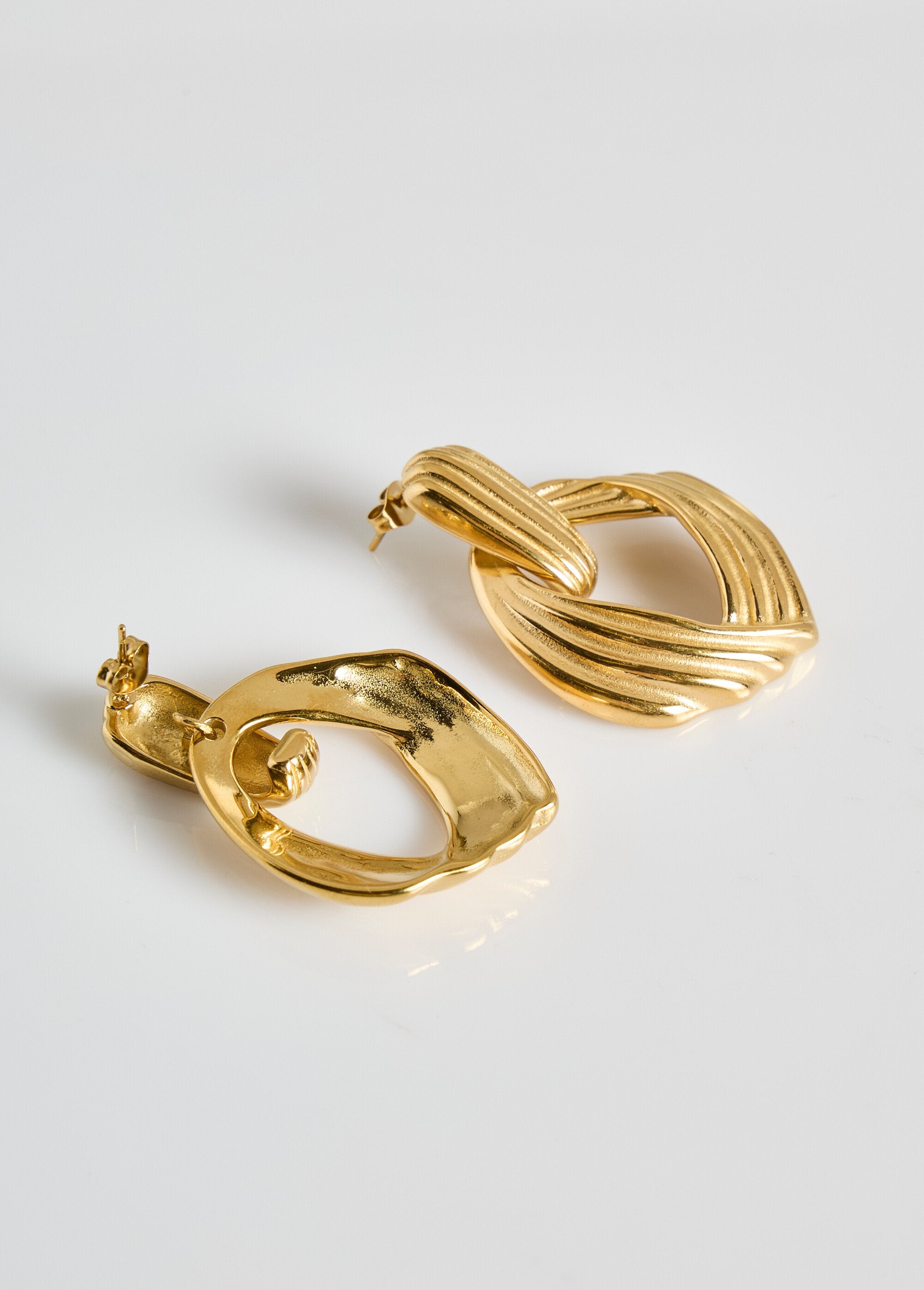 Stainless_steel_pleated_hollow_earrings_Golden_DE1_slim