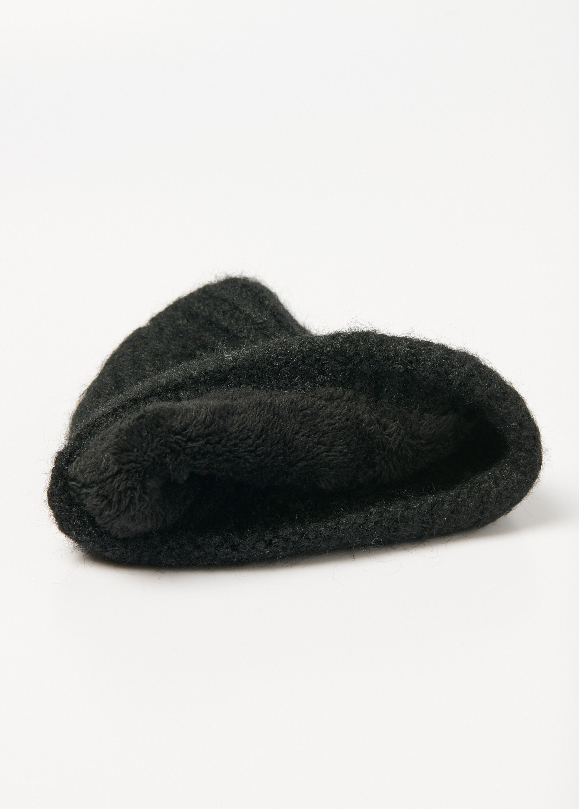 Warm_wool_hat_with_fleece_interior_Black_UN1_slim