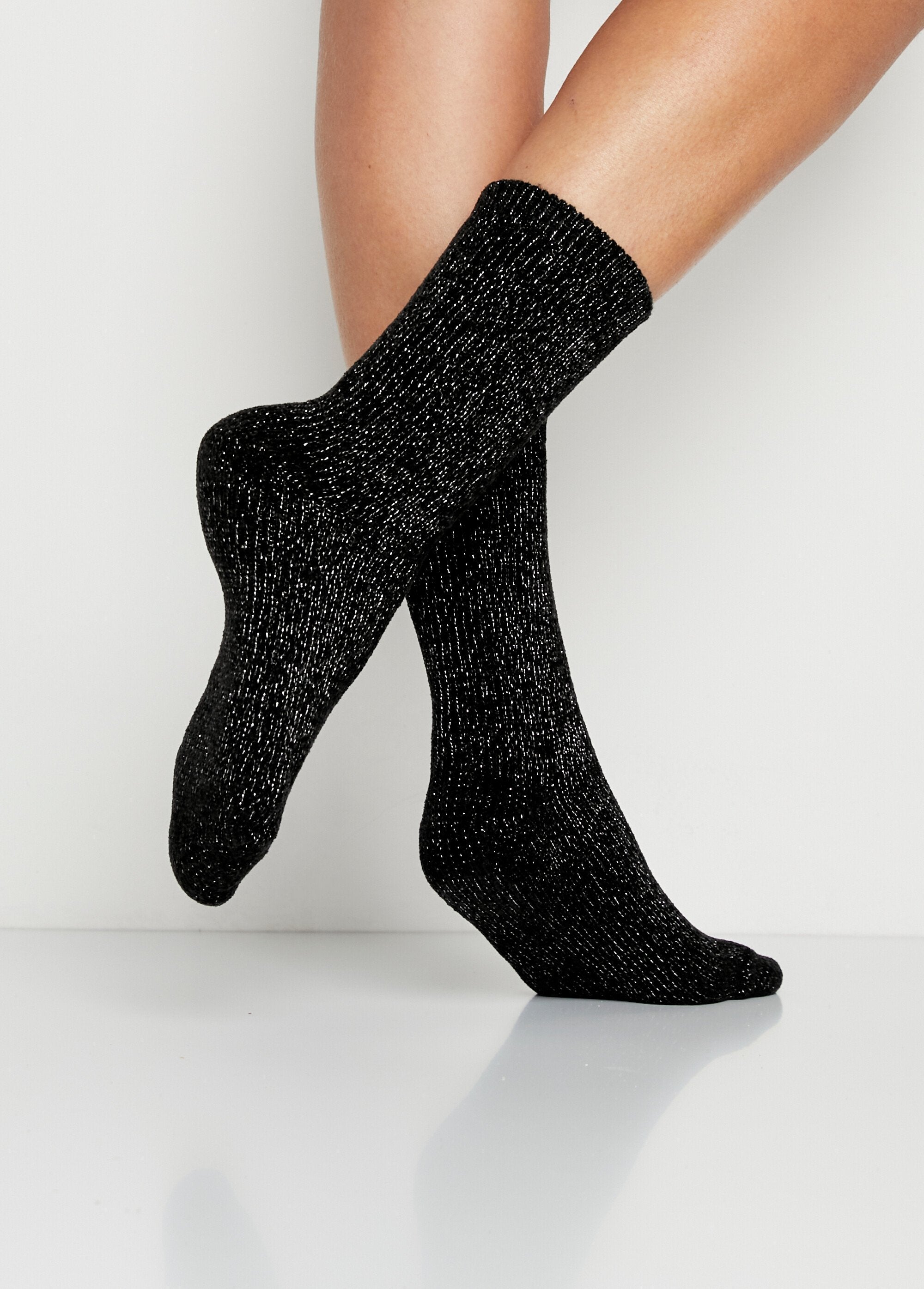 Chenille_knit_matching_socks_Assorted_black_lot_2_DO1_slim