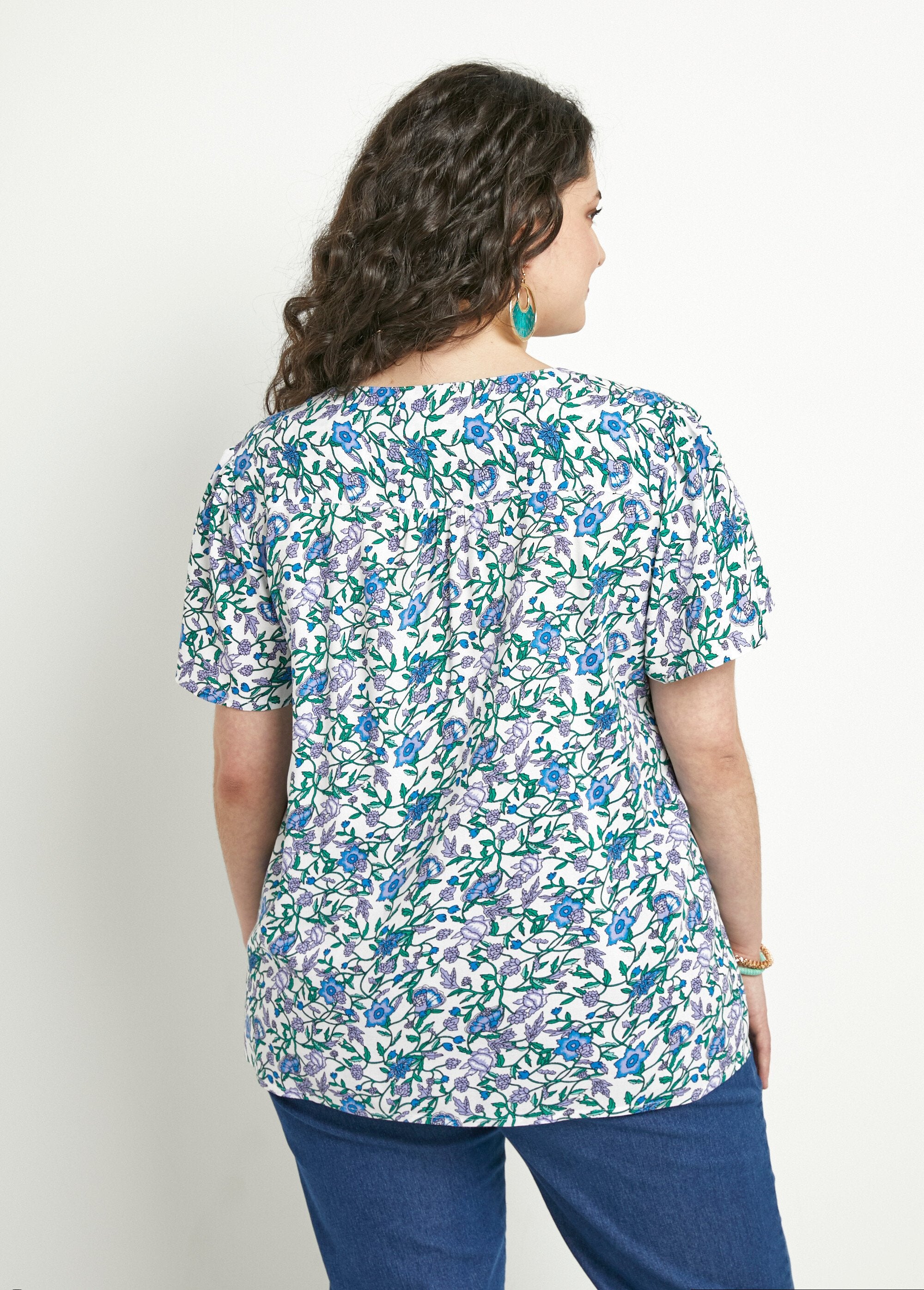Short-sleeved_V-neck_floral_blouse_Green_Imp_DO1_curvy