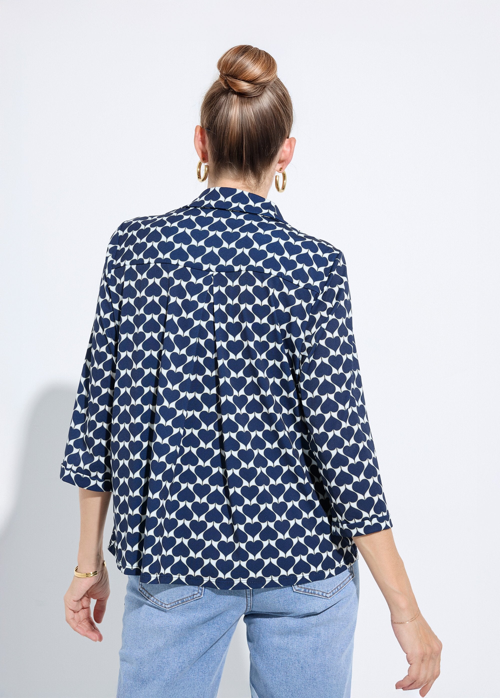 Flowing_blouse_with_hearts_and_tailored_collar_Marine_DO1_slim