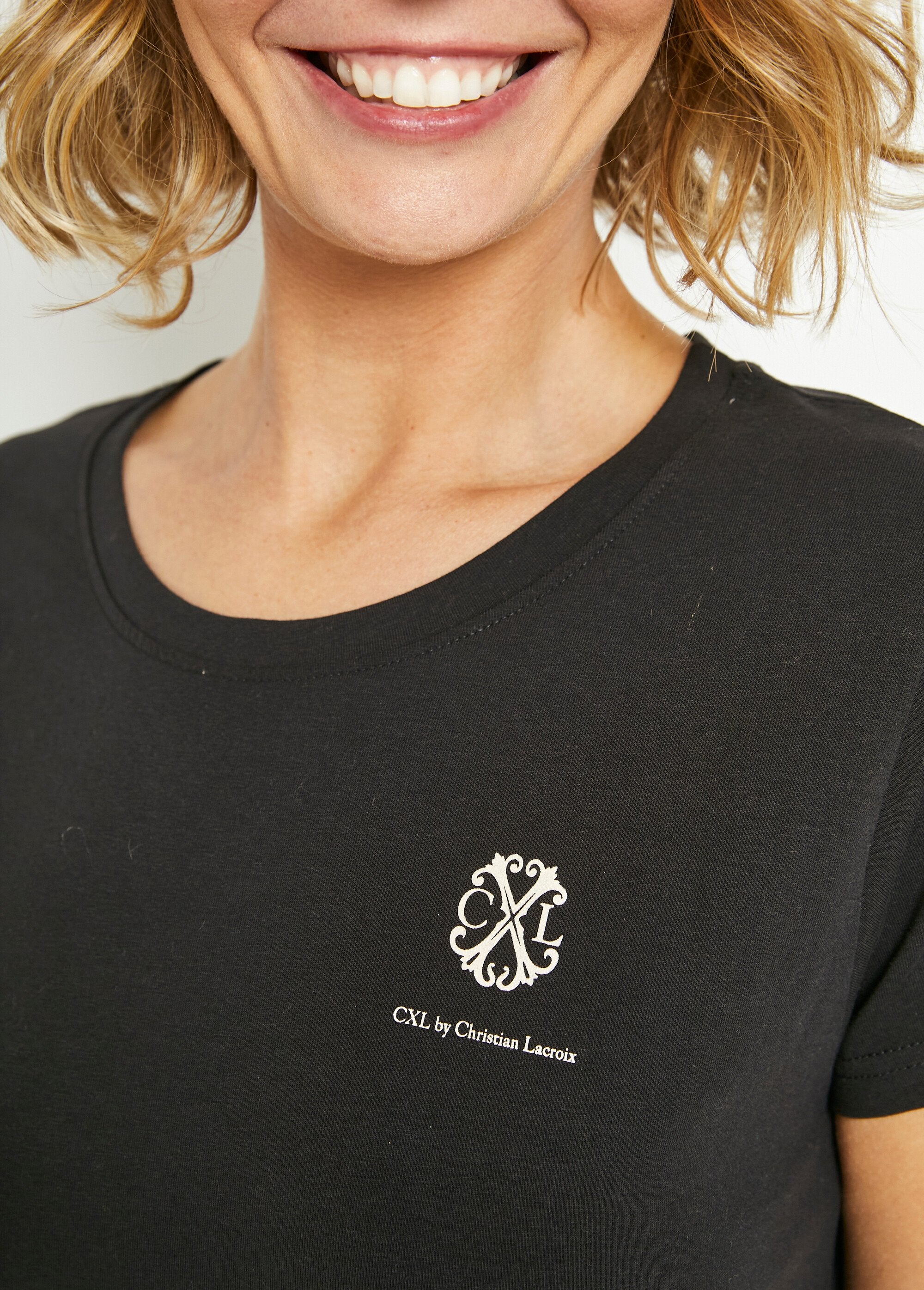 Short-sleeved_and_lace_nightie_Black_DE2_slim