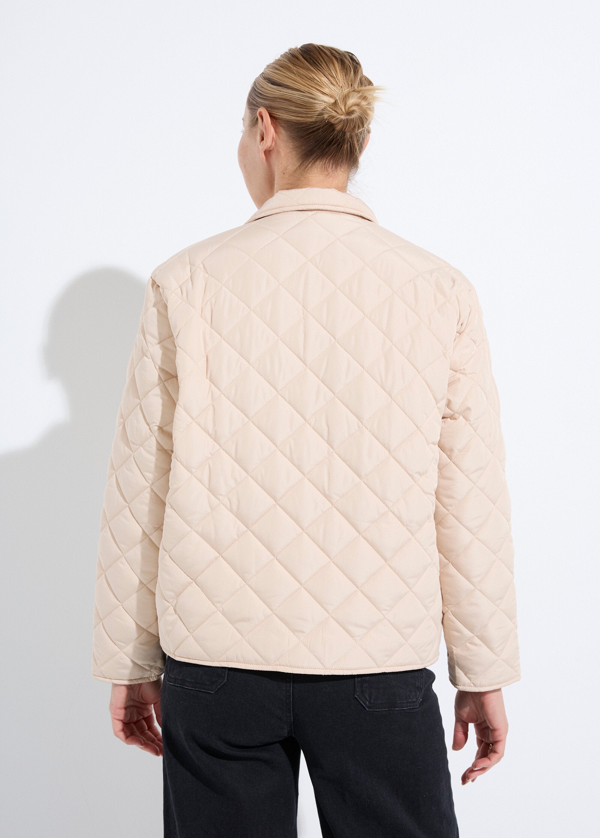 Lightweight_quilted_down_jacket_with_press_studs_Sand_DO1_slim