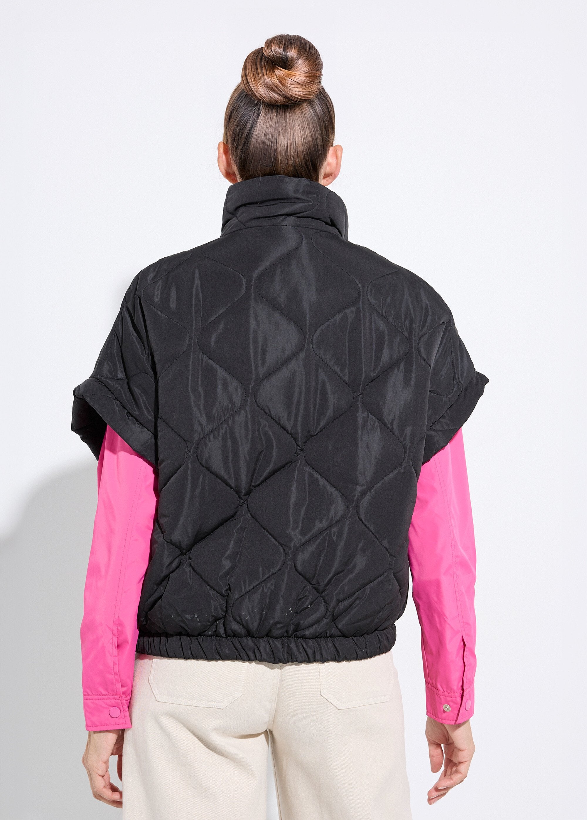 Matte_sleeveless_down_jacket_with_fluorescent_zip_Black_DO1_slim