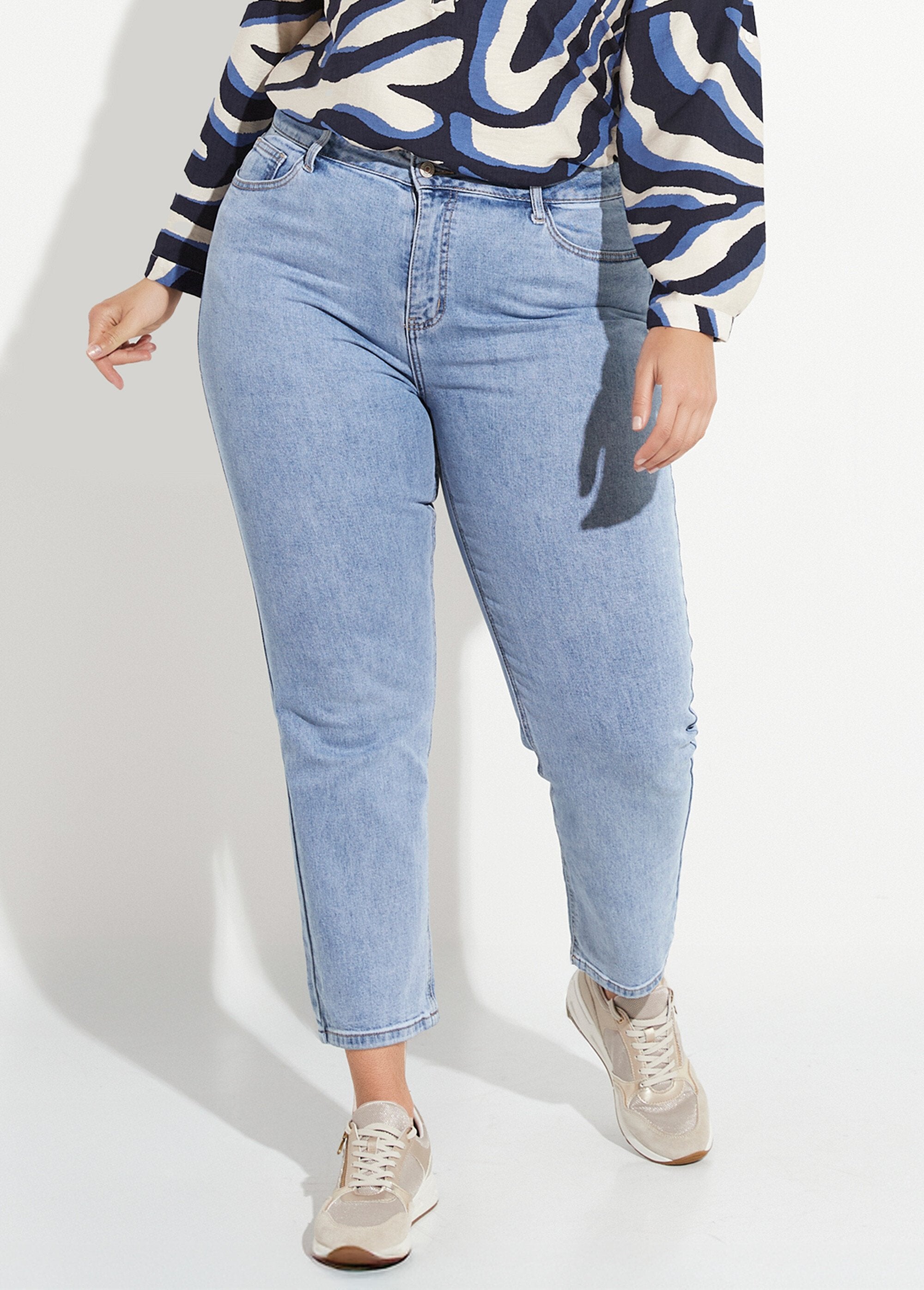 Denim_mom_jeans,_PLUS_SIZE_special_Light_denim_FA1_curvy