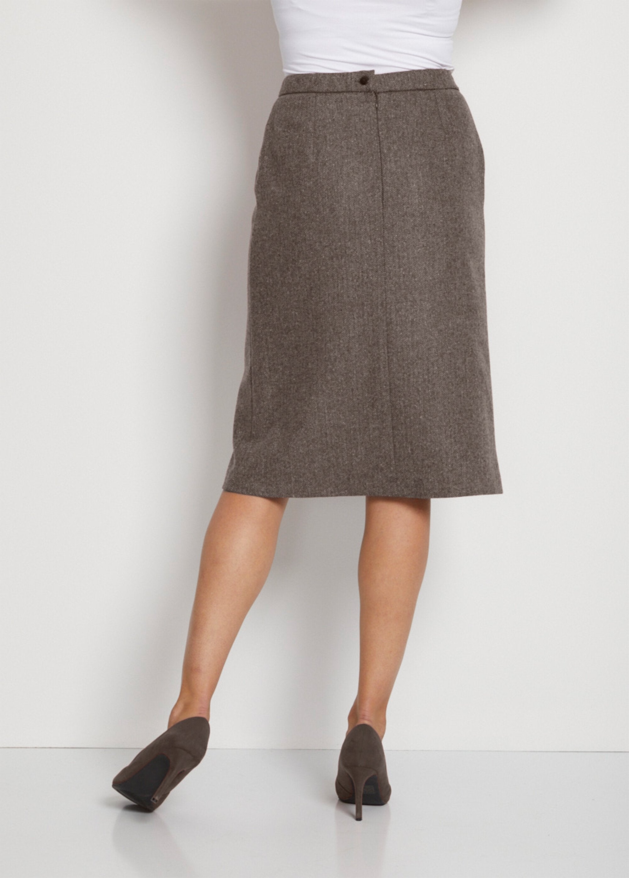 Herringbone_or_heather_skirt_length_65_cm_with_wool_Brown_chevrons_DO1_slim