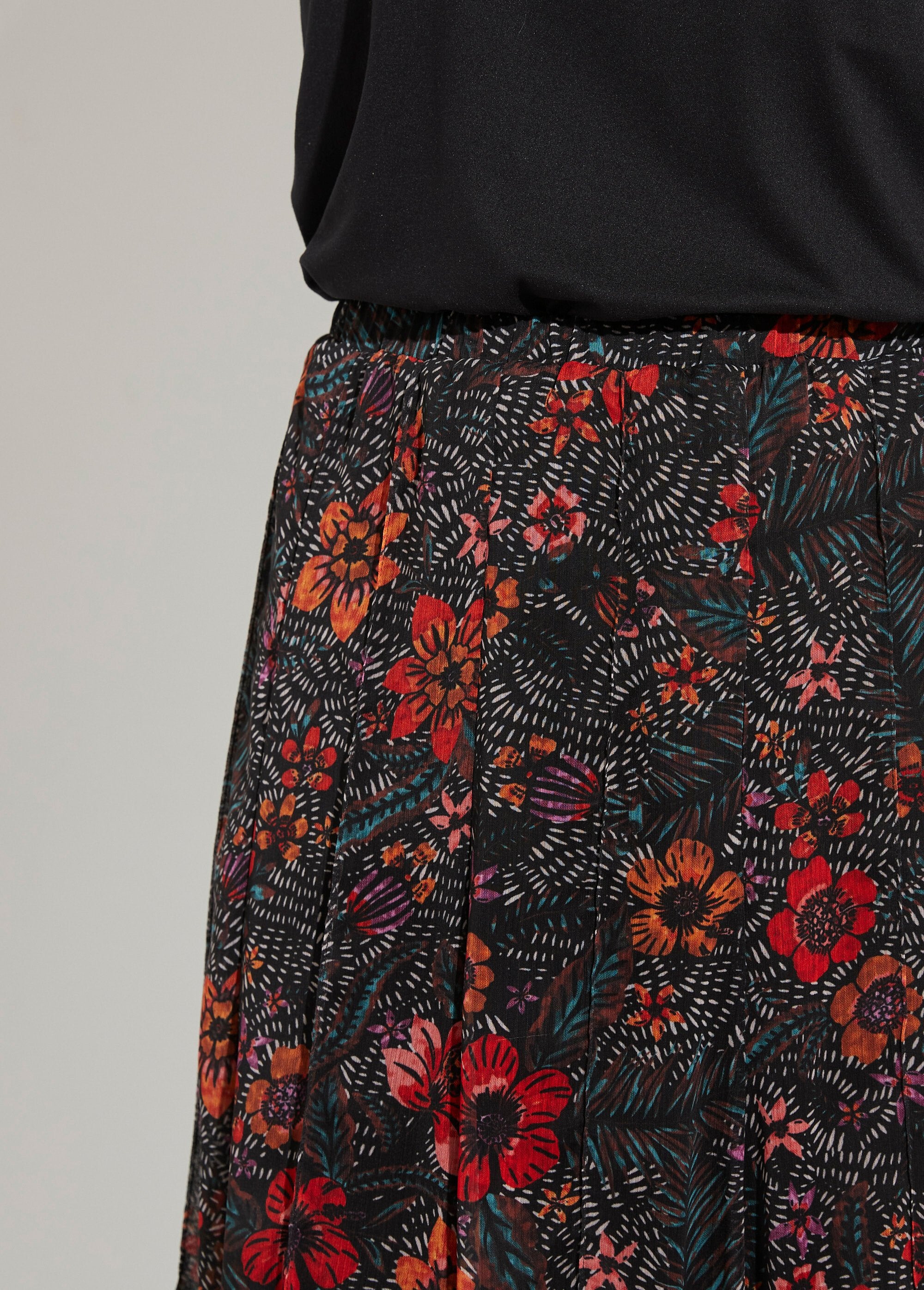 Long_flared_skirt_in_floral_voile_Black_and_red_DE1_slim