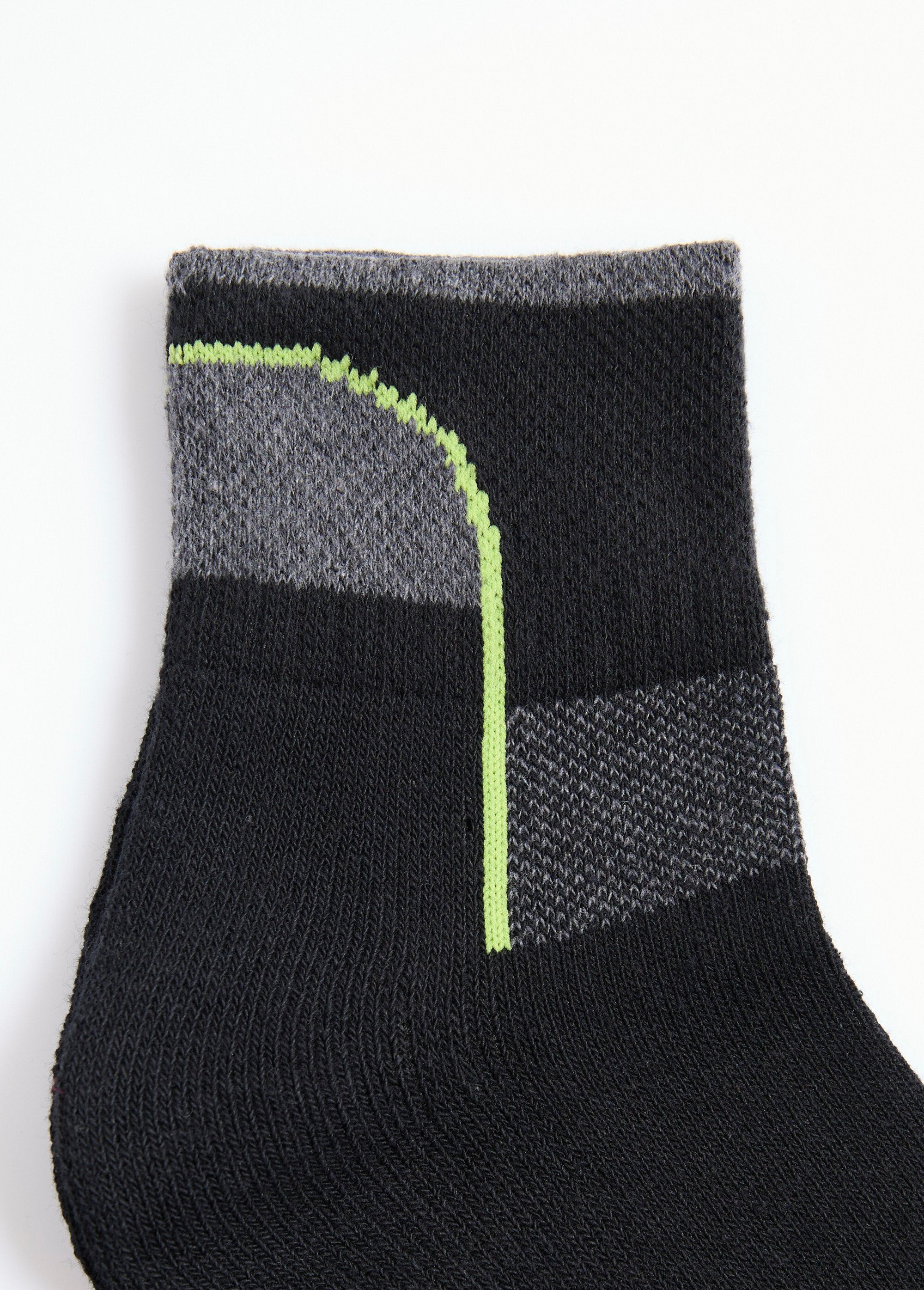 Pack_of_3_assorted_sports_socks_Green_Assortments_DE3_slim