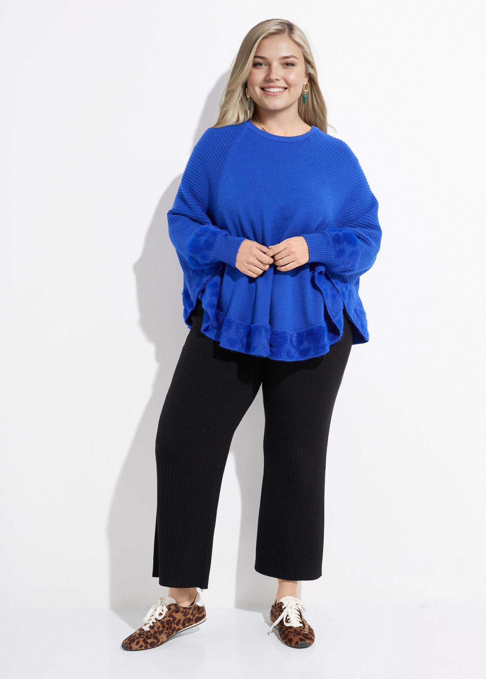 Heart-knit_cape_poncho_with_round_neck_Bright_blue_SF1_curvy