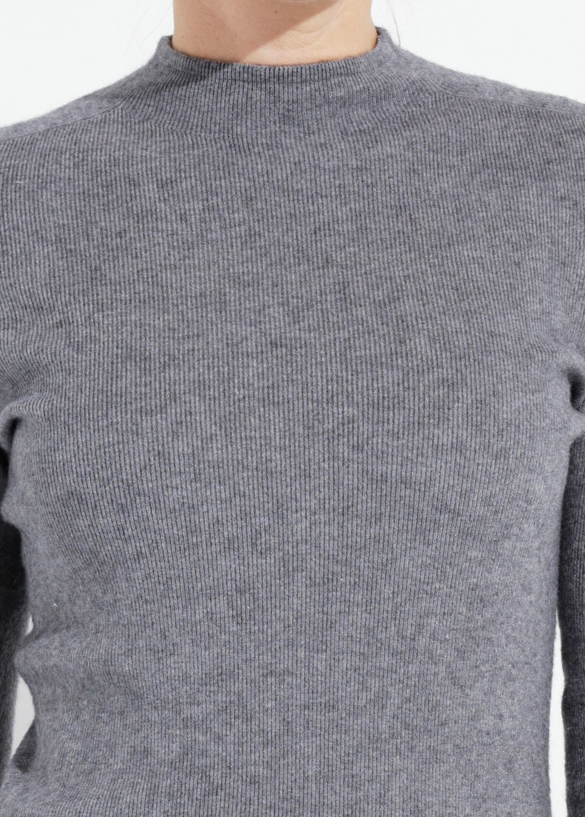 Slim_fit_roll_neck_sweater_Gray_DE1_slim