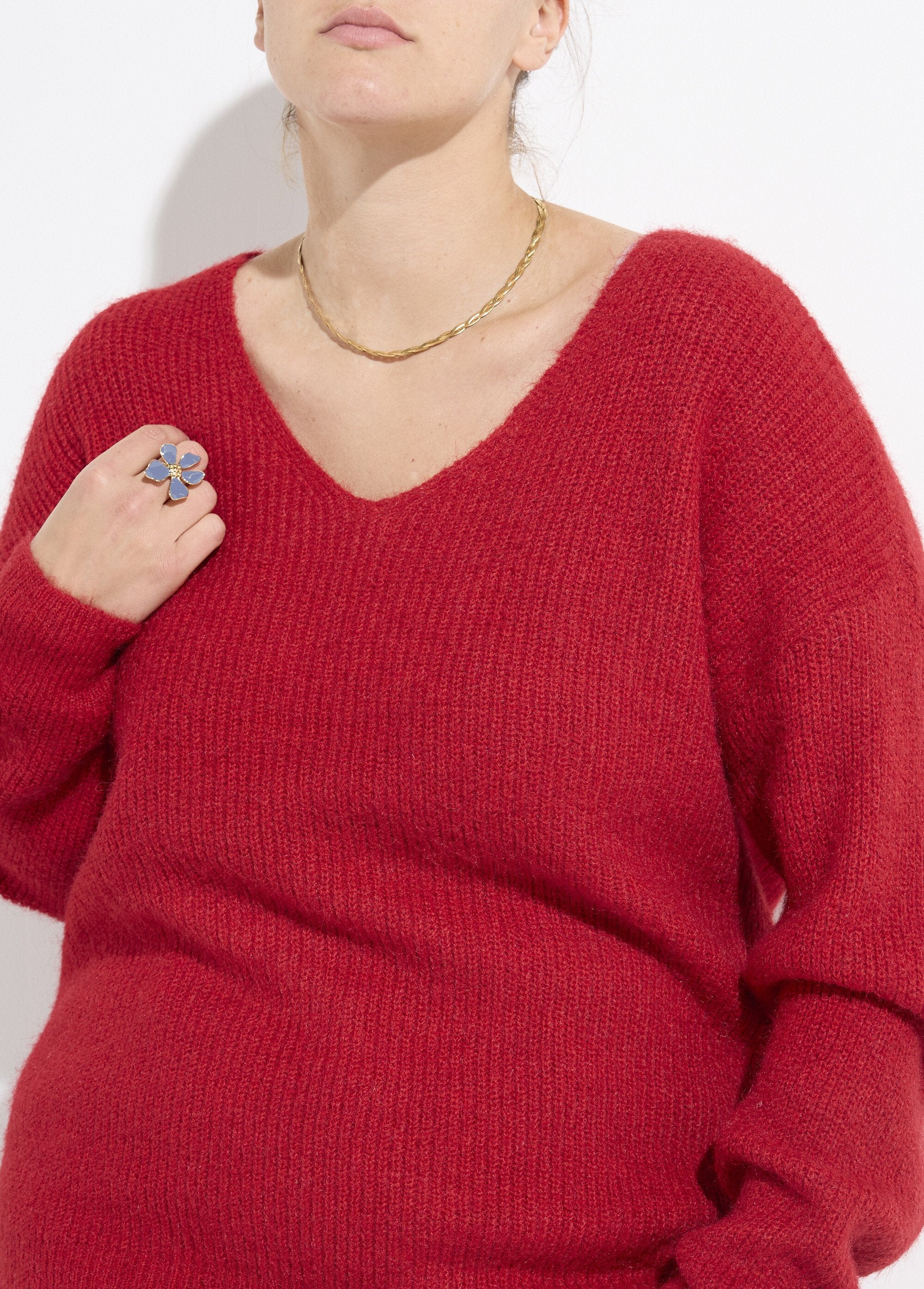 Warm_V-neck_sweater_in_fluffy_wool_knit_Red_DE1_curvy