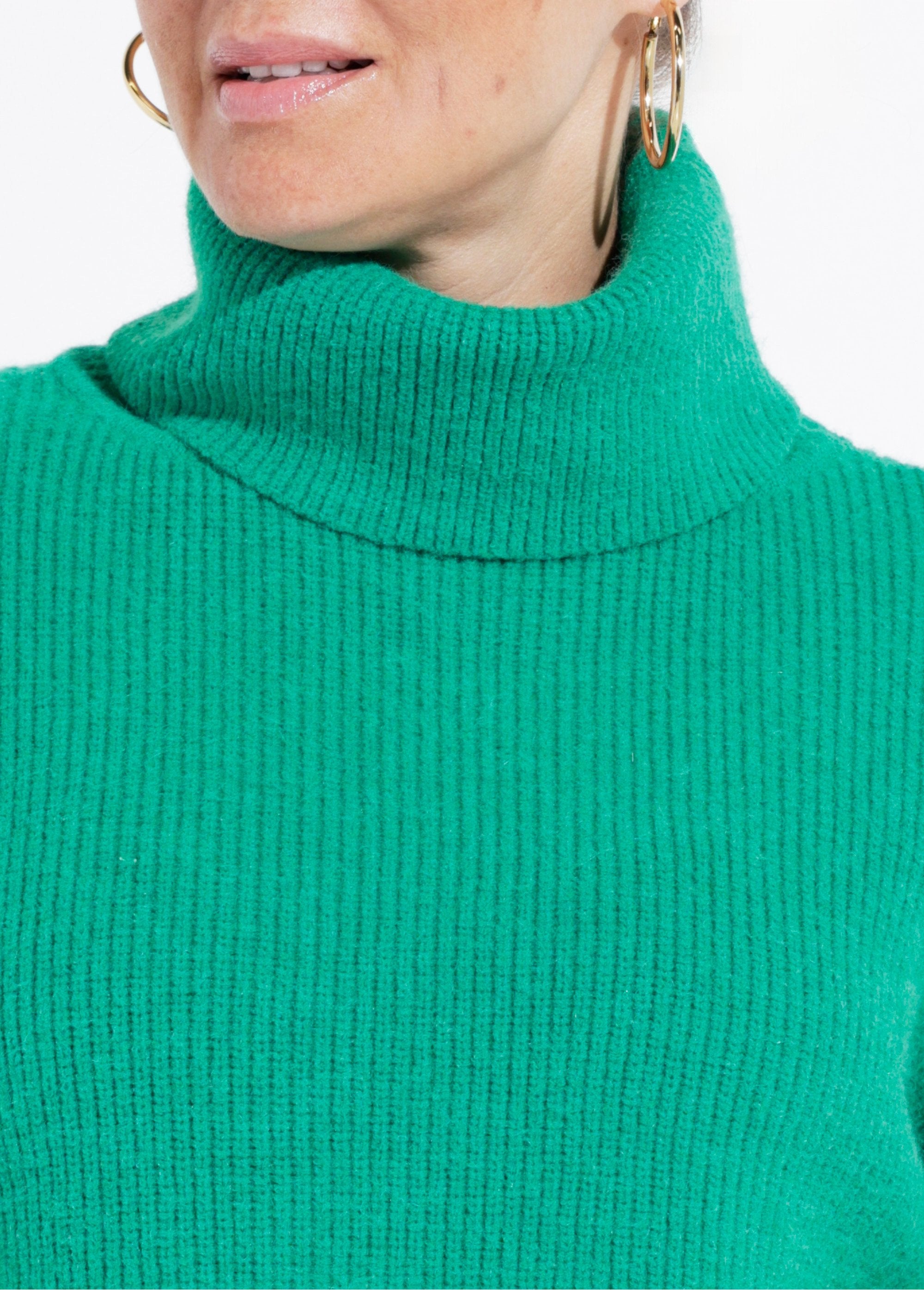 Knitted_sweater_with_soft_turtleneck_Green_DE1_slim