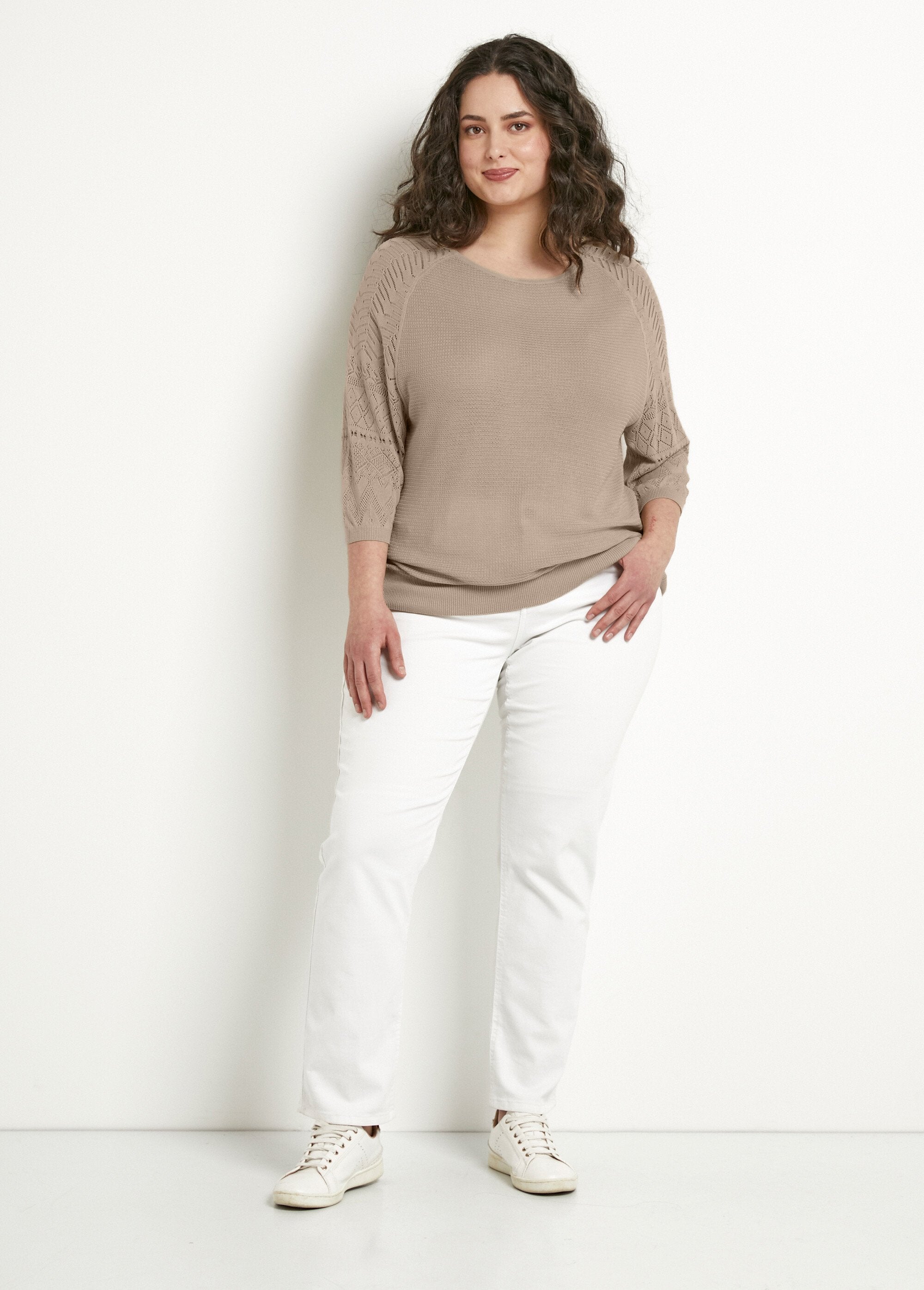Lightweight_sweater_with_3/4_raglan_sleeves_and_round_neck_Beige_SF1_curvy