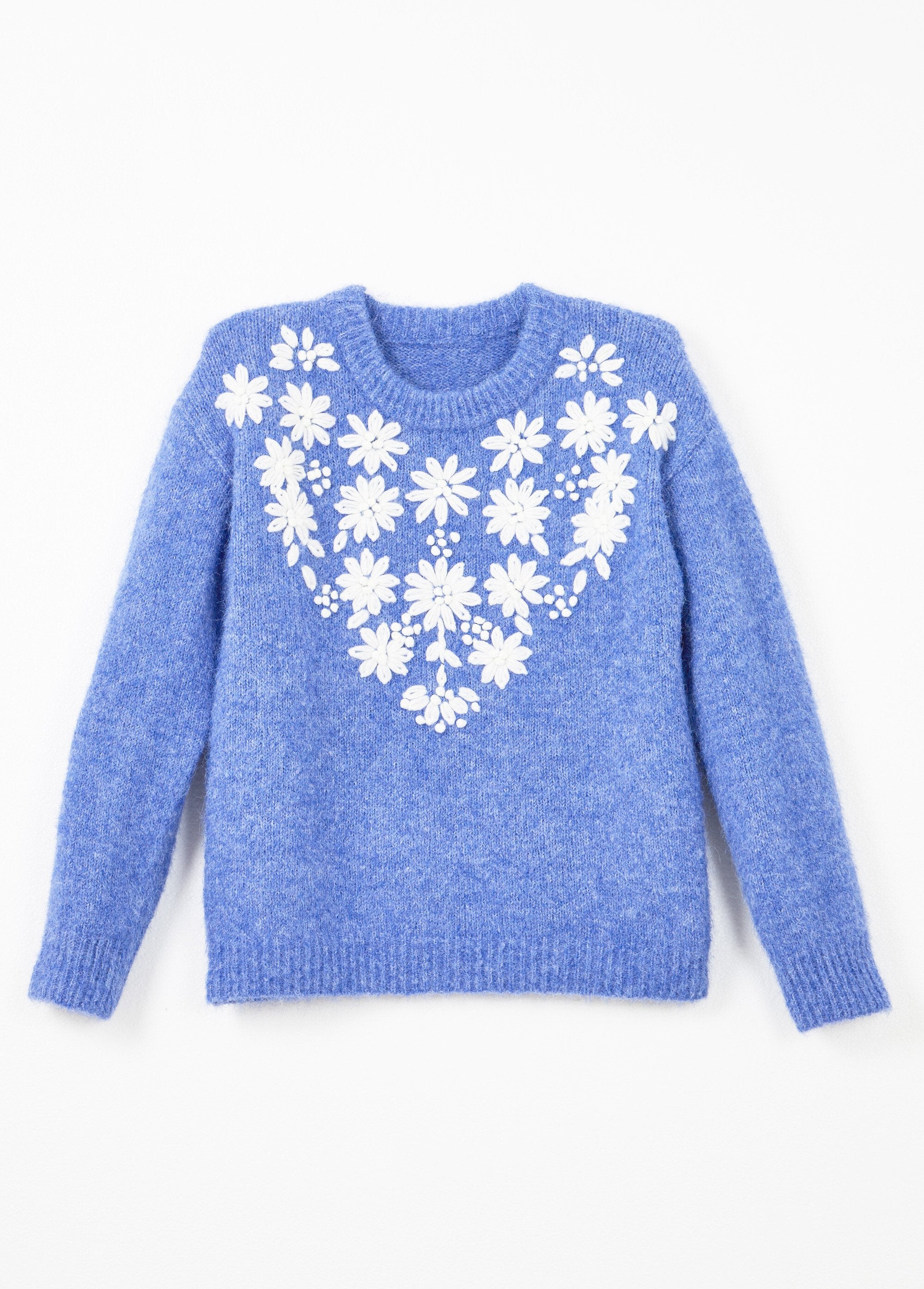 Soft_round_neck_sweater_with_embroidered_flowers_Blue_AP1_slim