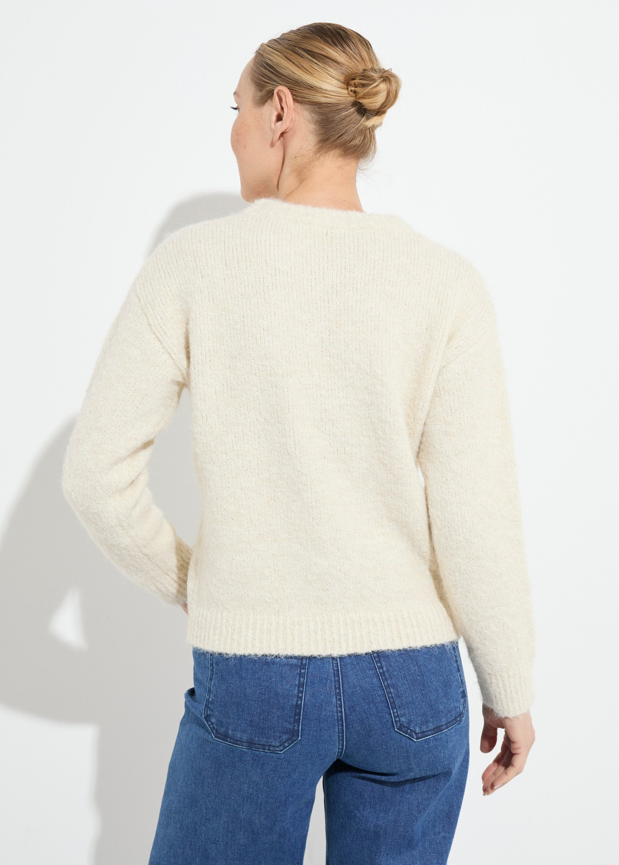 Soft_round_neck_sweater_with_embroidered_flowers_Beige_DO1_slim