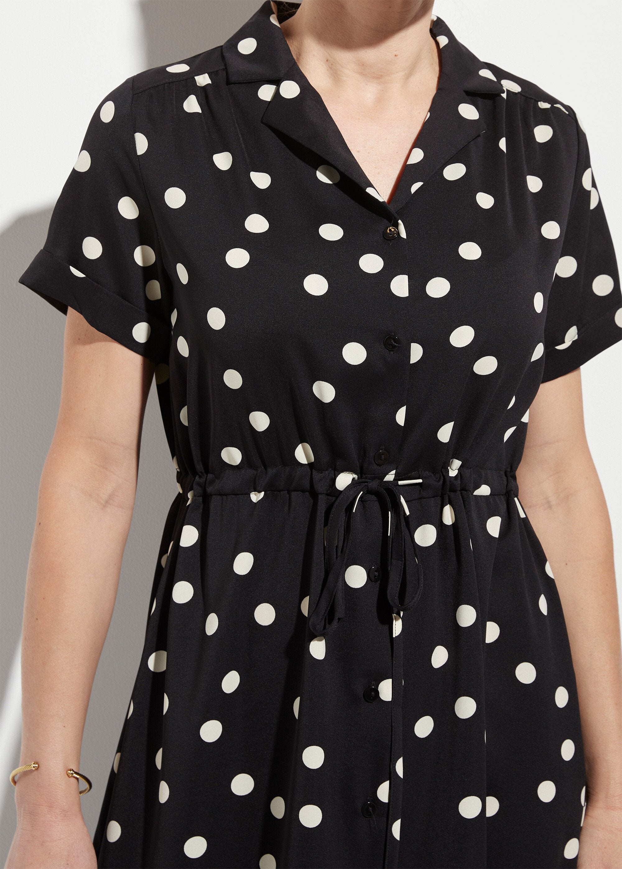 Long_polka_dot_shirt_dress_with_belt_Black_peas_DE1_slim