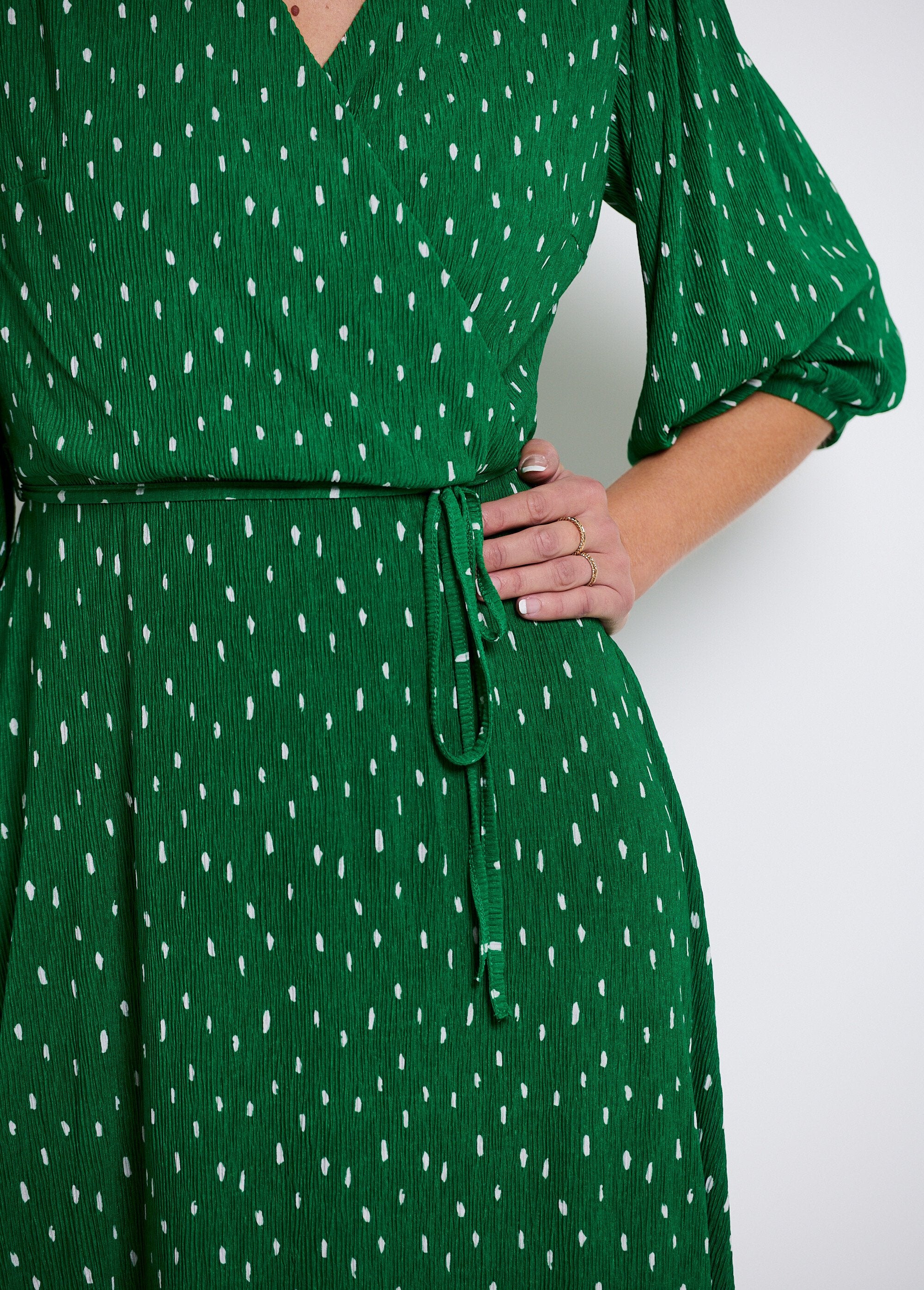 Short_wrap_dress_with_polka_dot_print_Green_and_white_DE2_slim