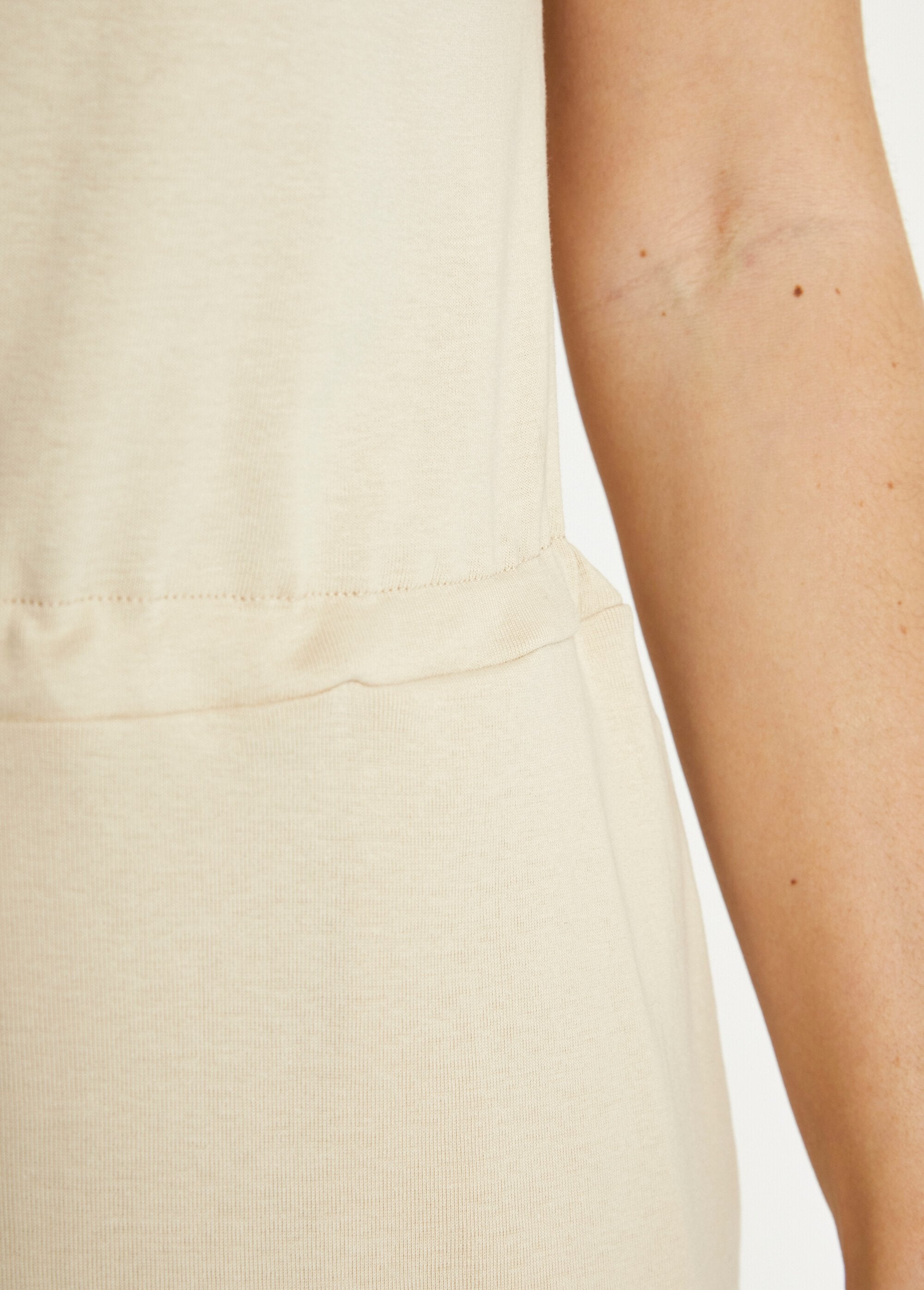 Short_beach_dress_with_kimono_sleeves_Sand_DE4_slim