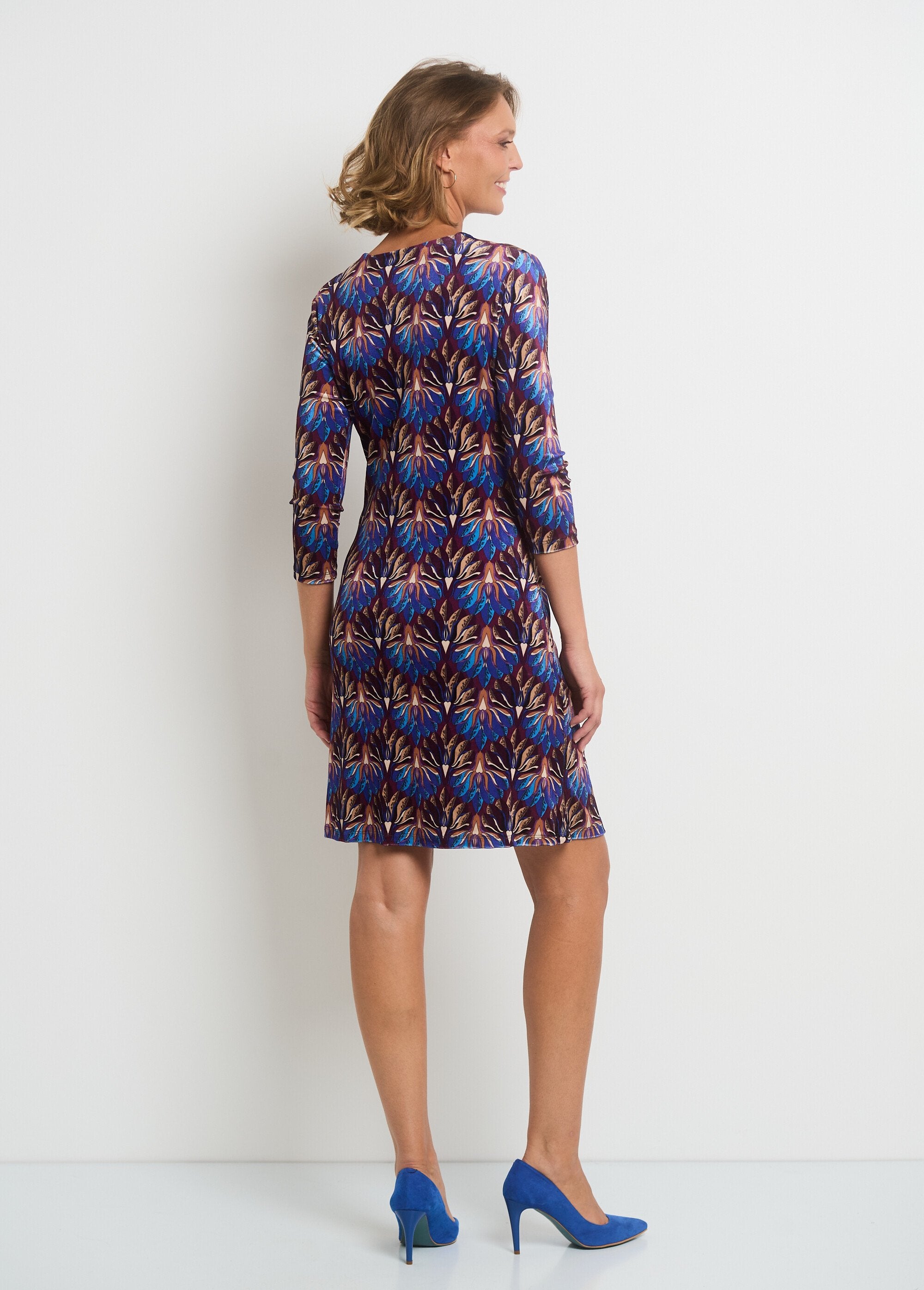 Printed_velvet_dress_with_draped_waist_Blue_and_camel_DO1_slim