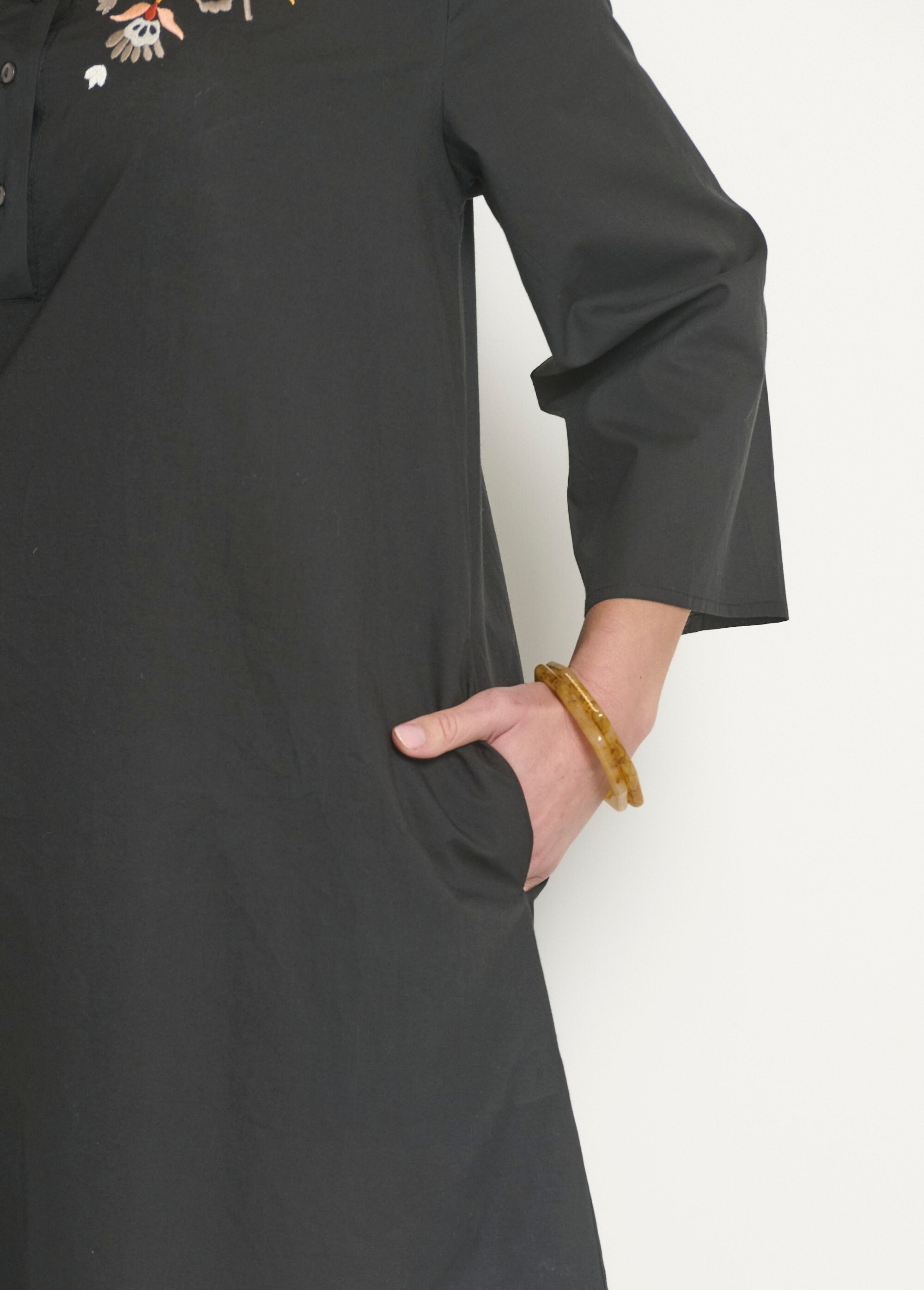 3/4_sleeve_cover_dress_with_colorful_embroidery_Black_DE2_slim