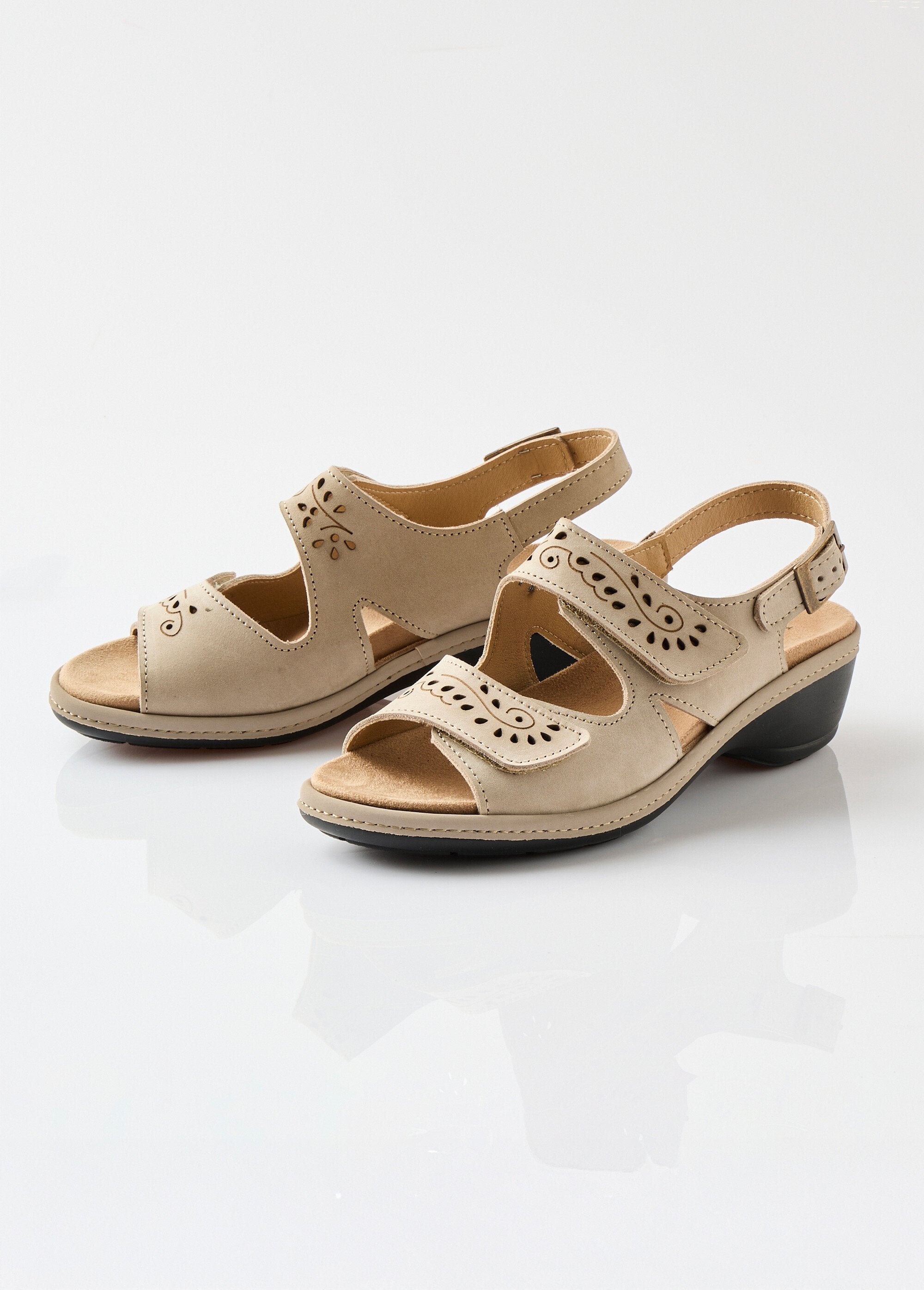 Wide_leather_sandals_with_Velcro_straps_Mole_DE1_slim