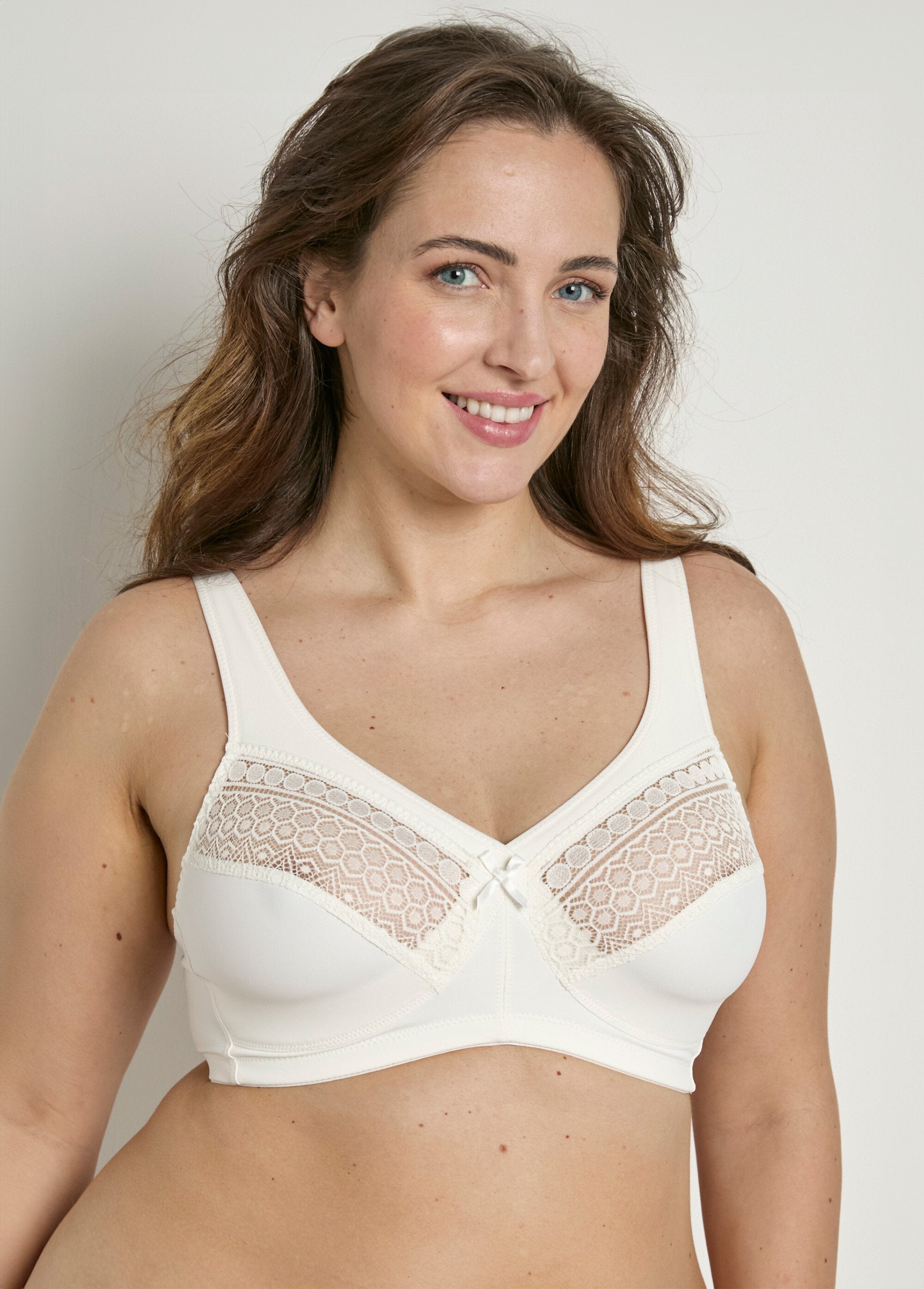 High_support_non-wired_bra_Ivory_FA1_curvy