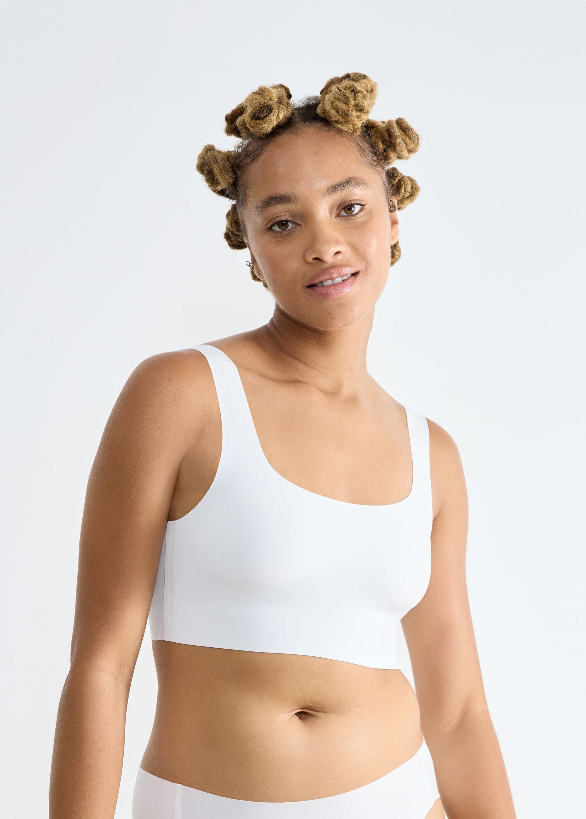 Invisible_microfiber_bra_White_FA1_slim