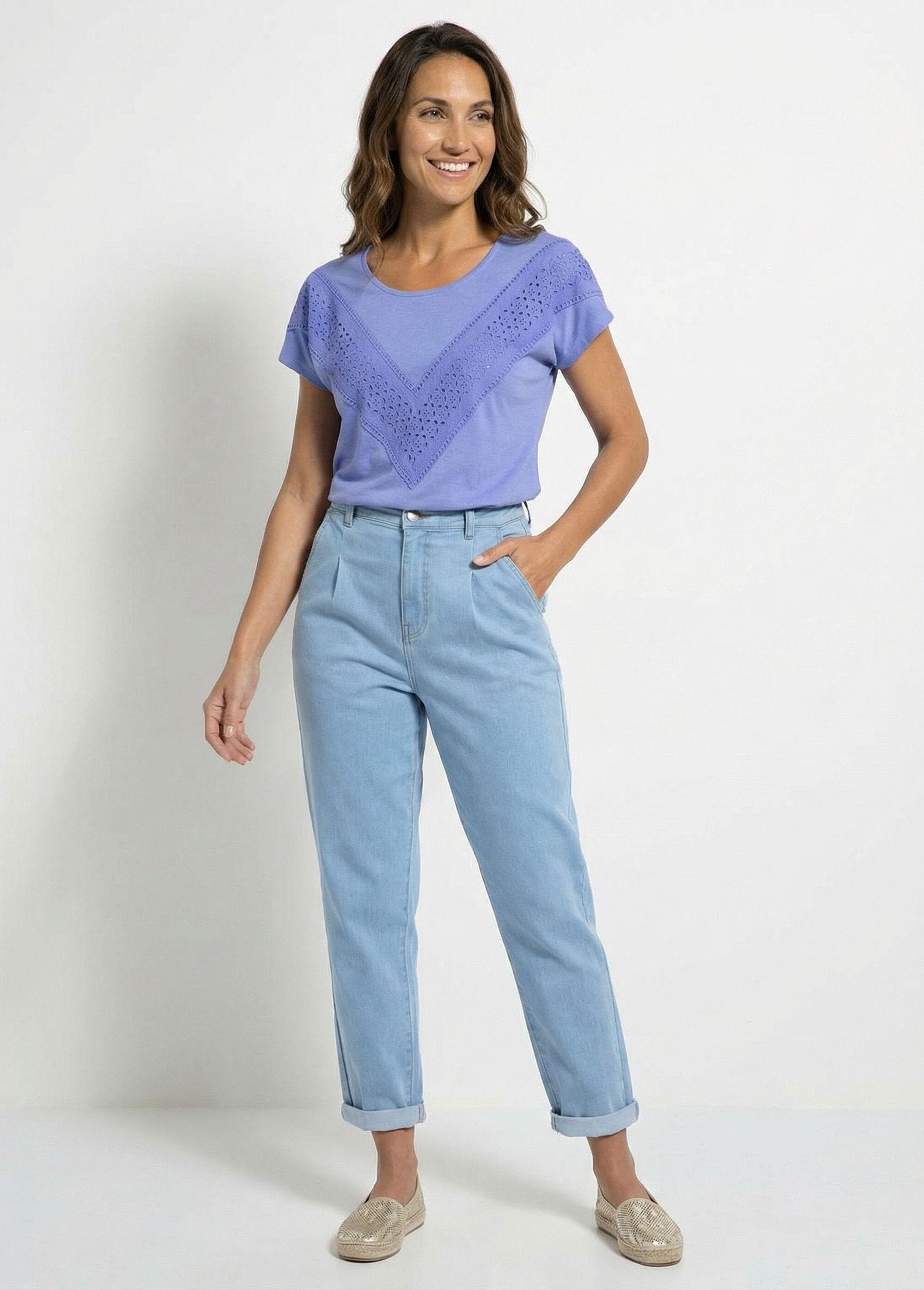 Plain_T-shirt_with_round_neck_and_lace_kimono_sleeves_Forget-me-nots_SF1_slim