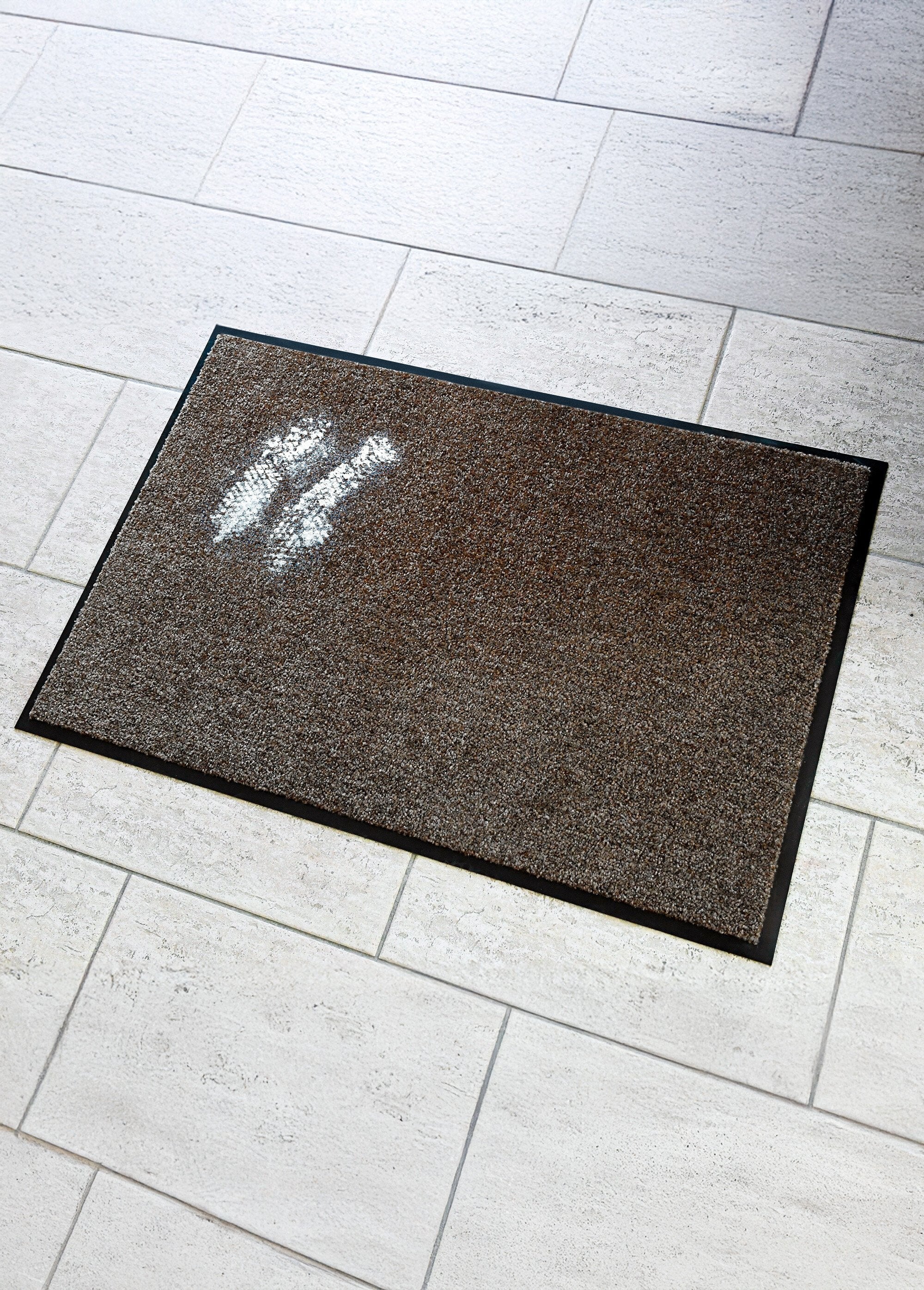Velvet_look_welcome_mat_Brown_DE1_slim