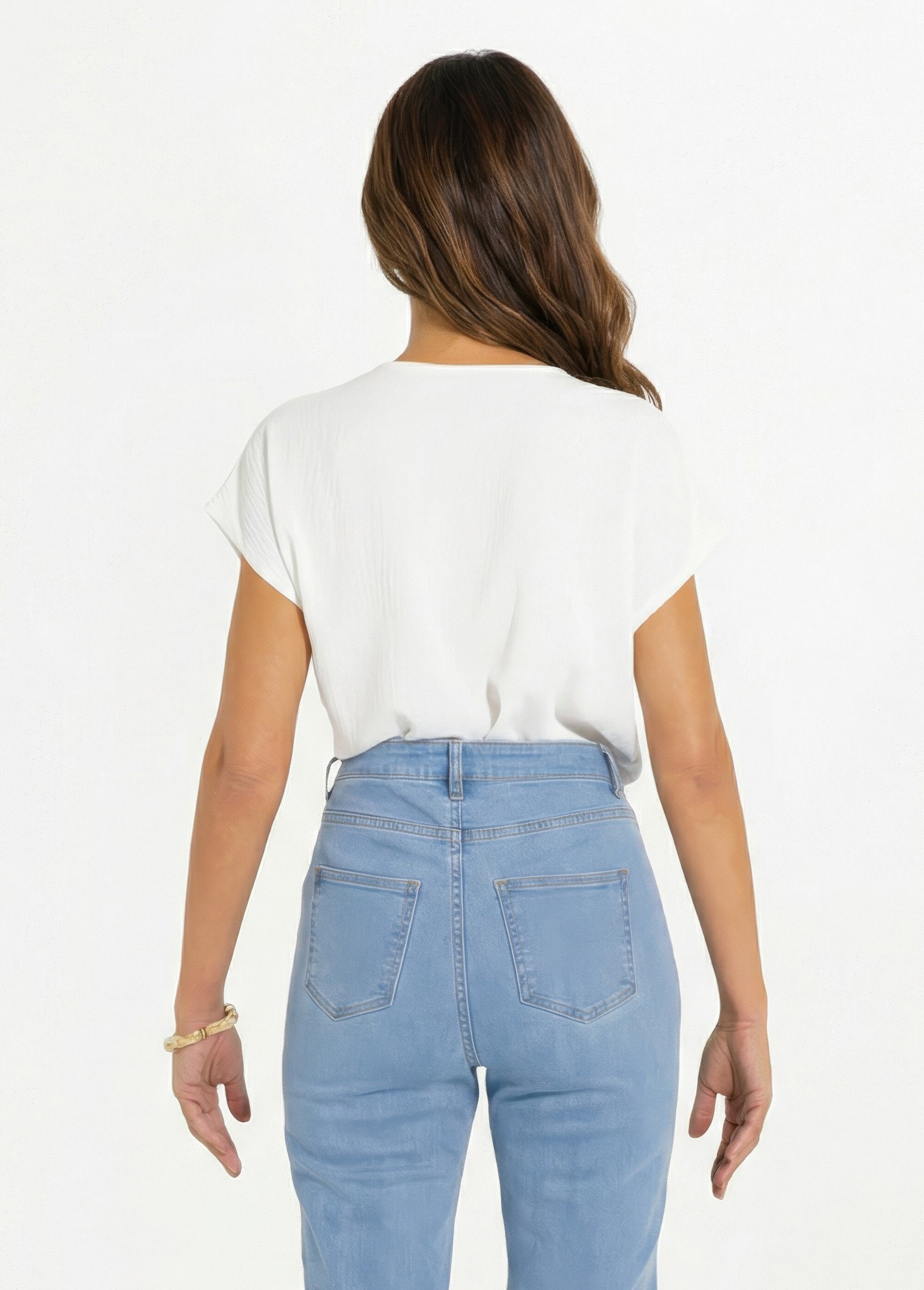 Short-sleeved_top_with_scalloped_V-neck_Blanc_DO1_slim