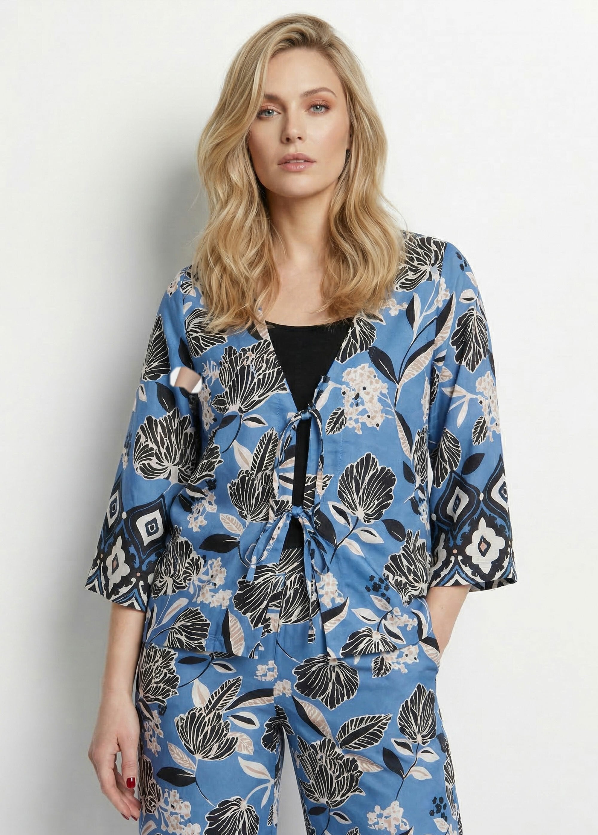 Satin_tunic_with_oriental_flower_pattern_Blue_prints_FA1_slim