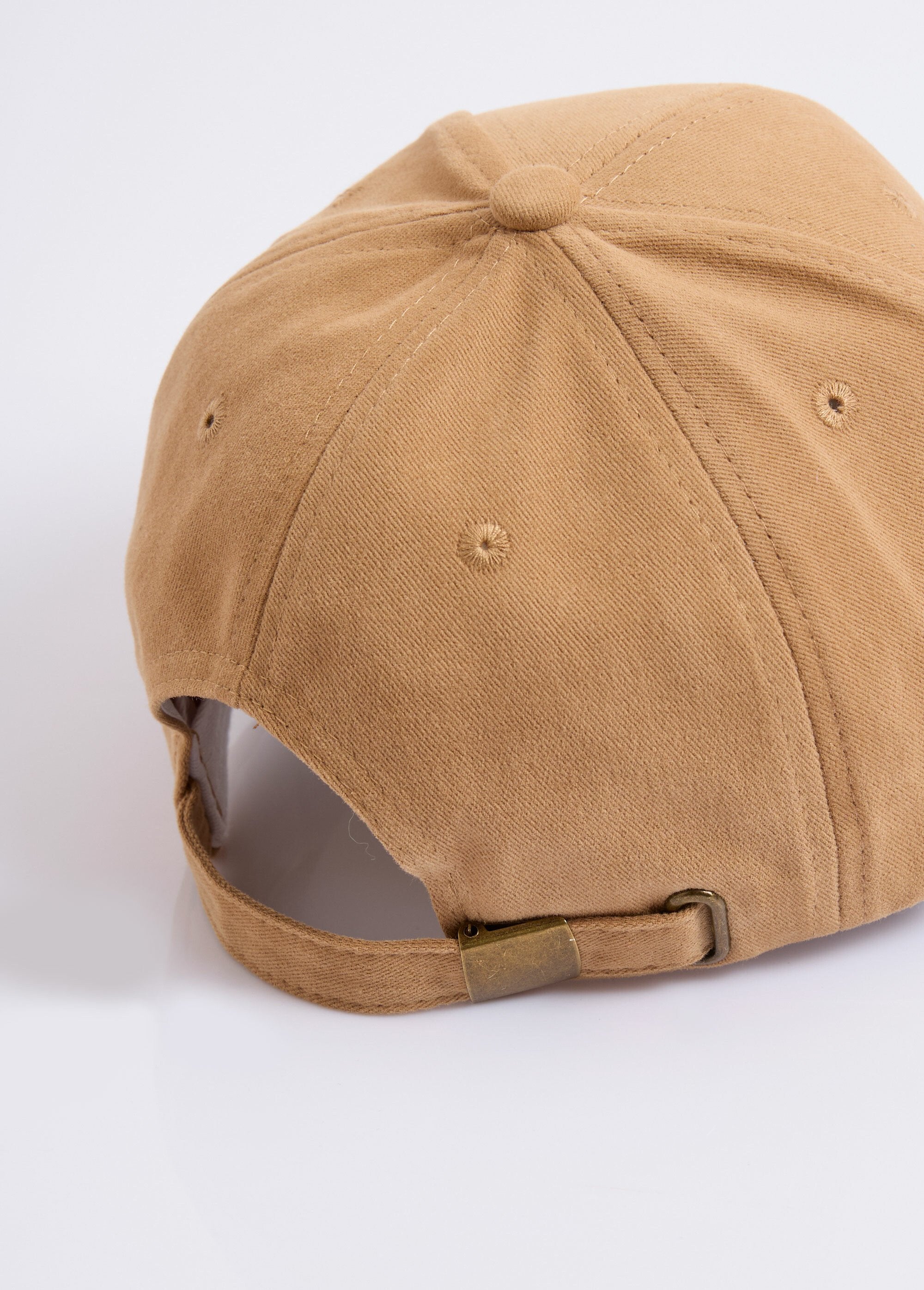 Plain_twill_cap_with_embroidered_lettering_camel_DE1_slim