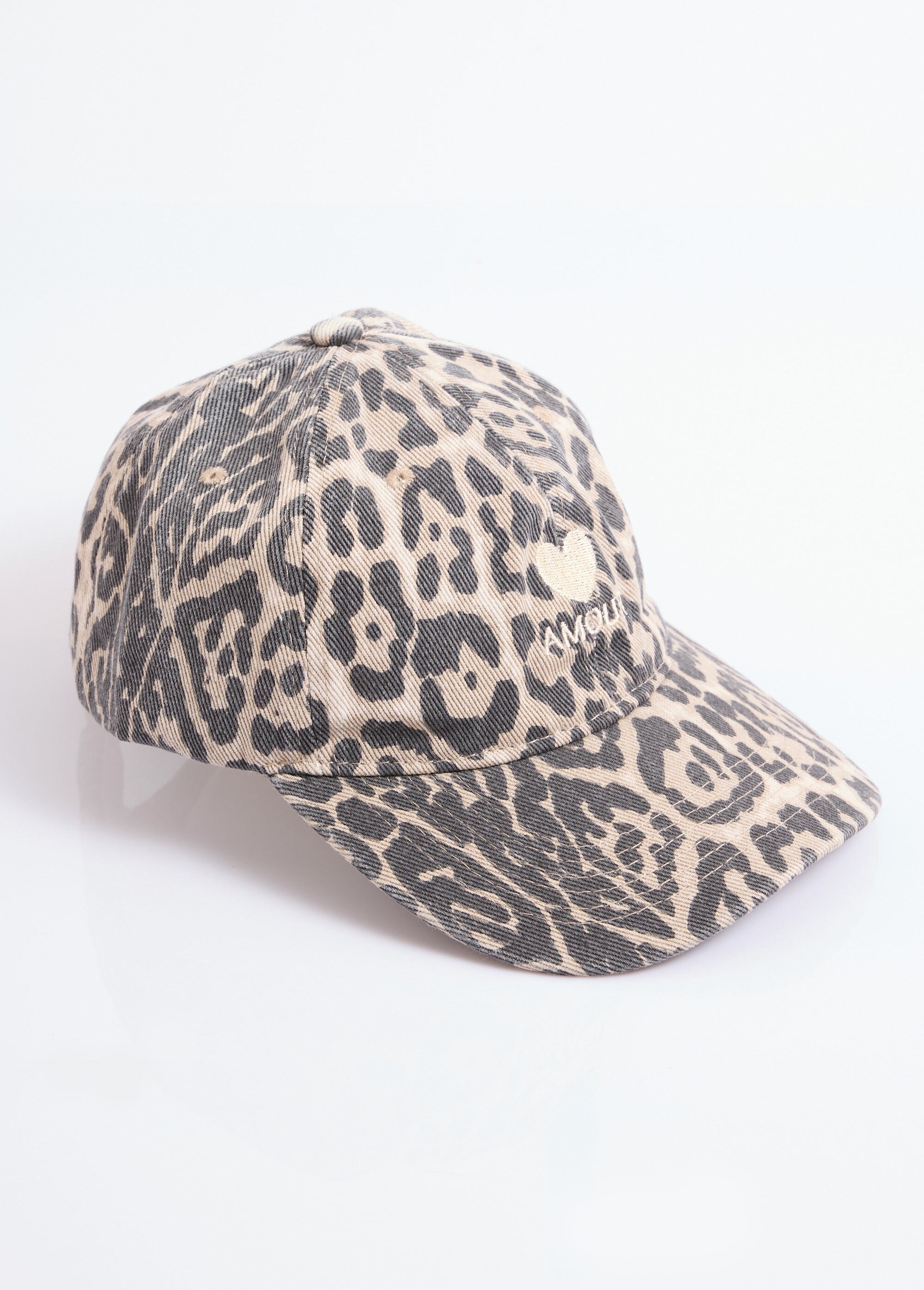 Leopard_print_denim_cap_with_embroidered_heart_Beige_Panther_FA1_slim