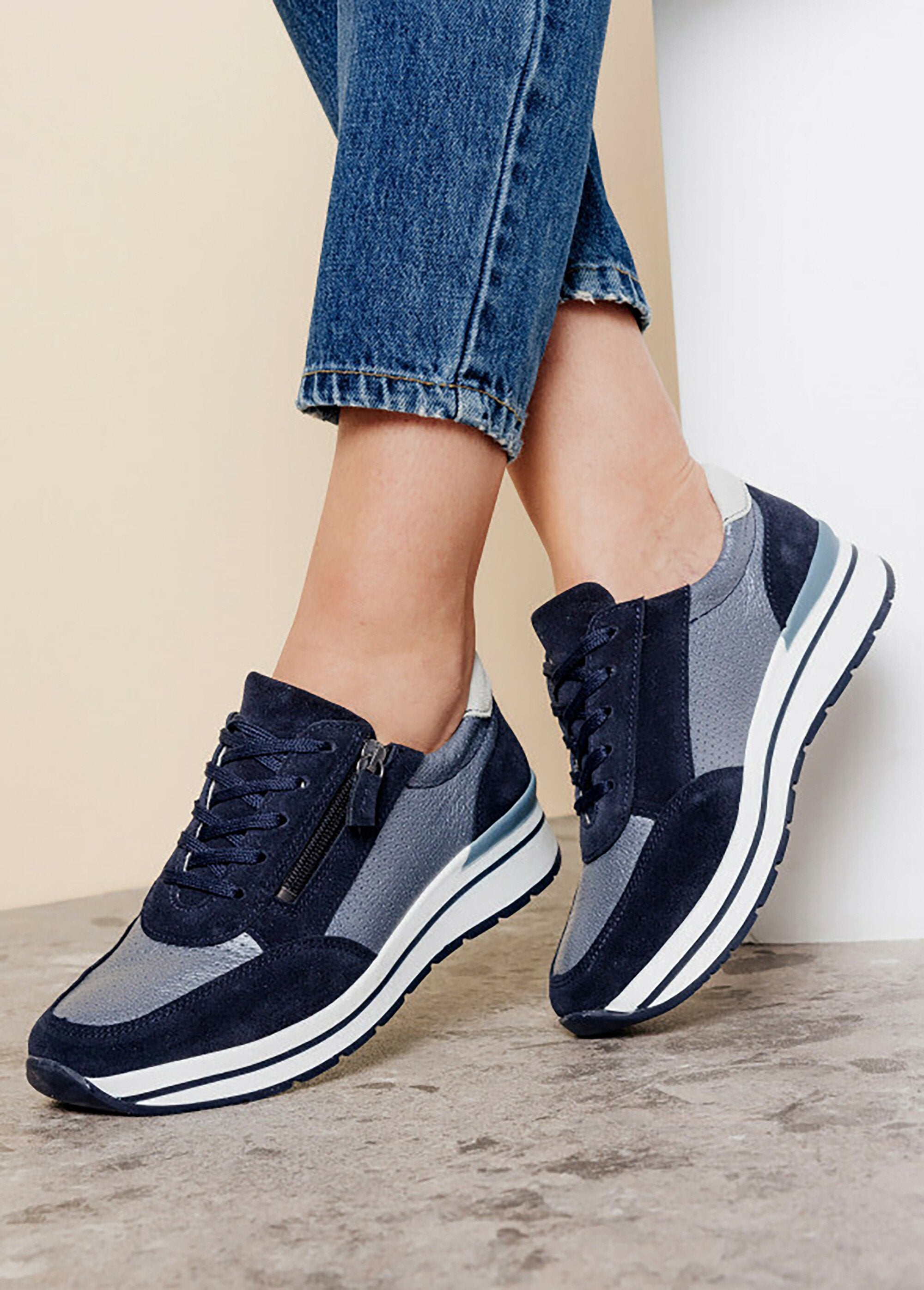 Comfortable_width_bi-material_leather_sneakers_Blue_SF1_slim