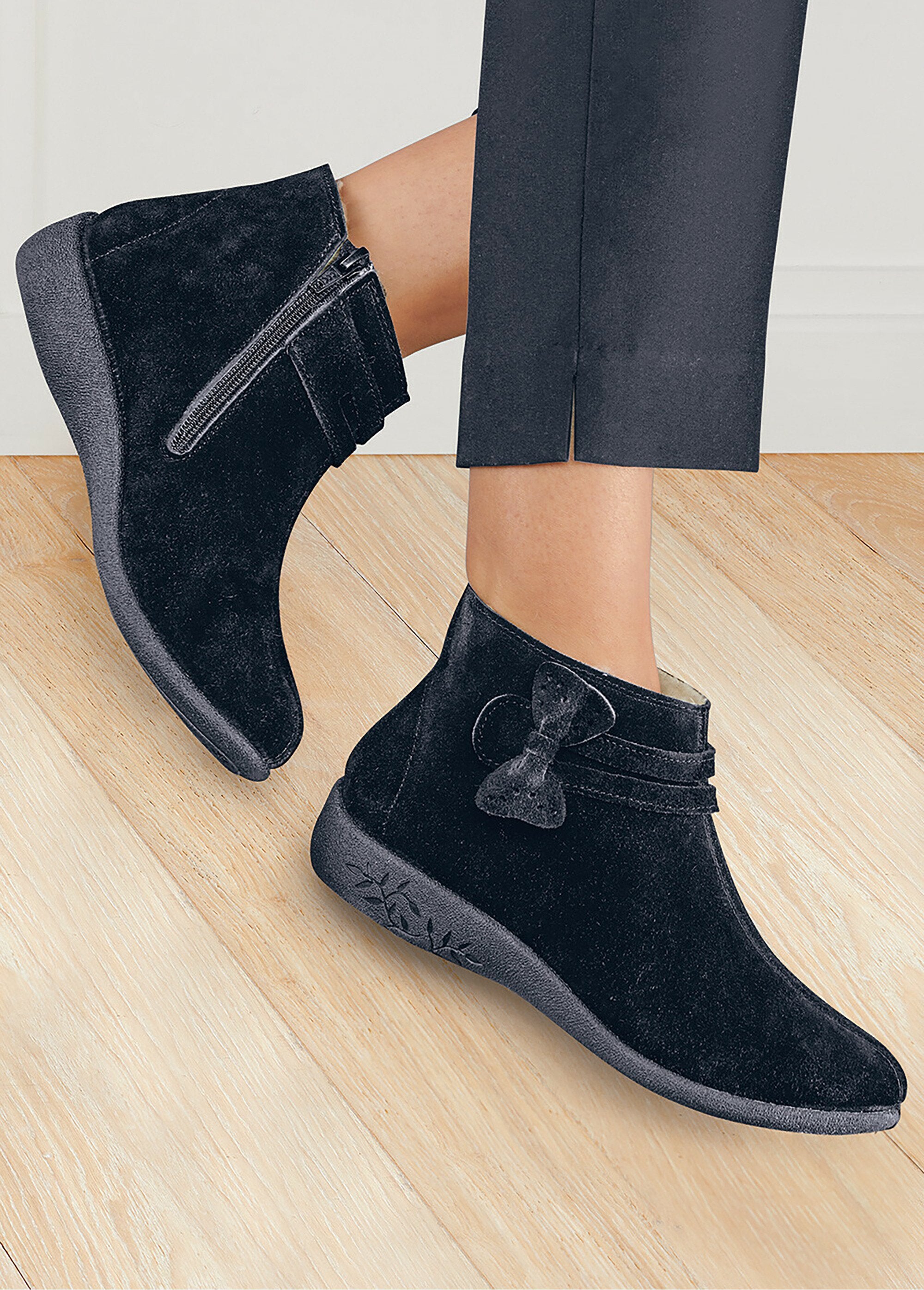 Pure_wool_lined_zipped_ankle_boots_Black_SF1_slim