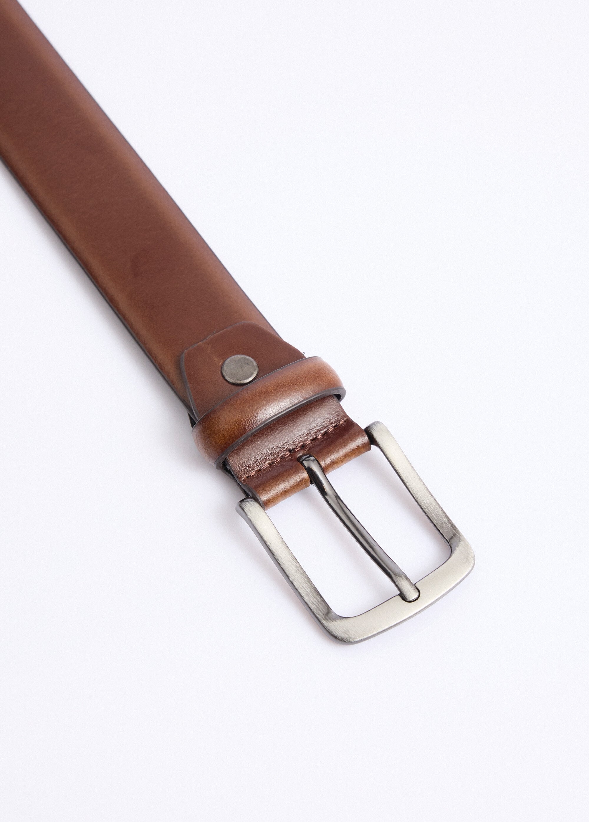 Leather_belt_with_raw_edges_and_metal_buckle_Brown_DE2_slim