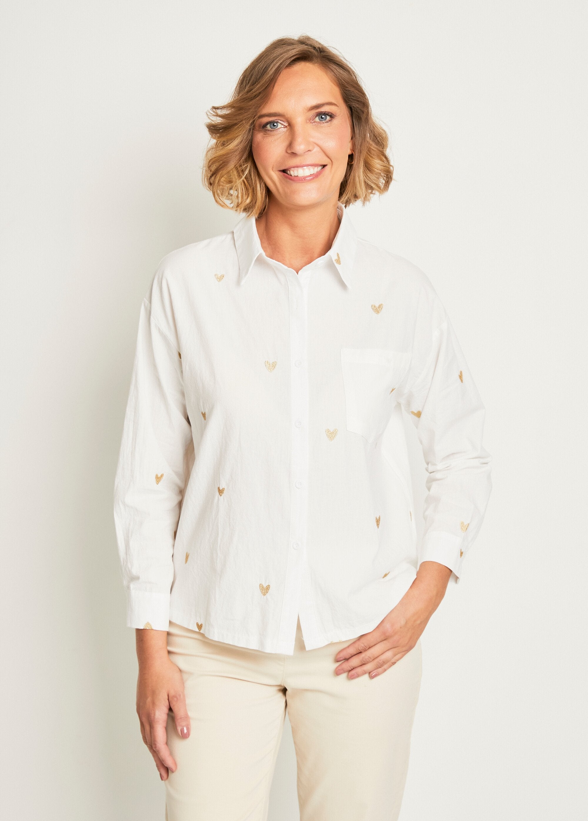 Blouse_with_gold_curs_embroidery_White_FA1_slim