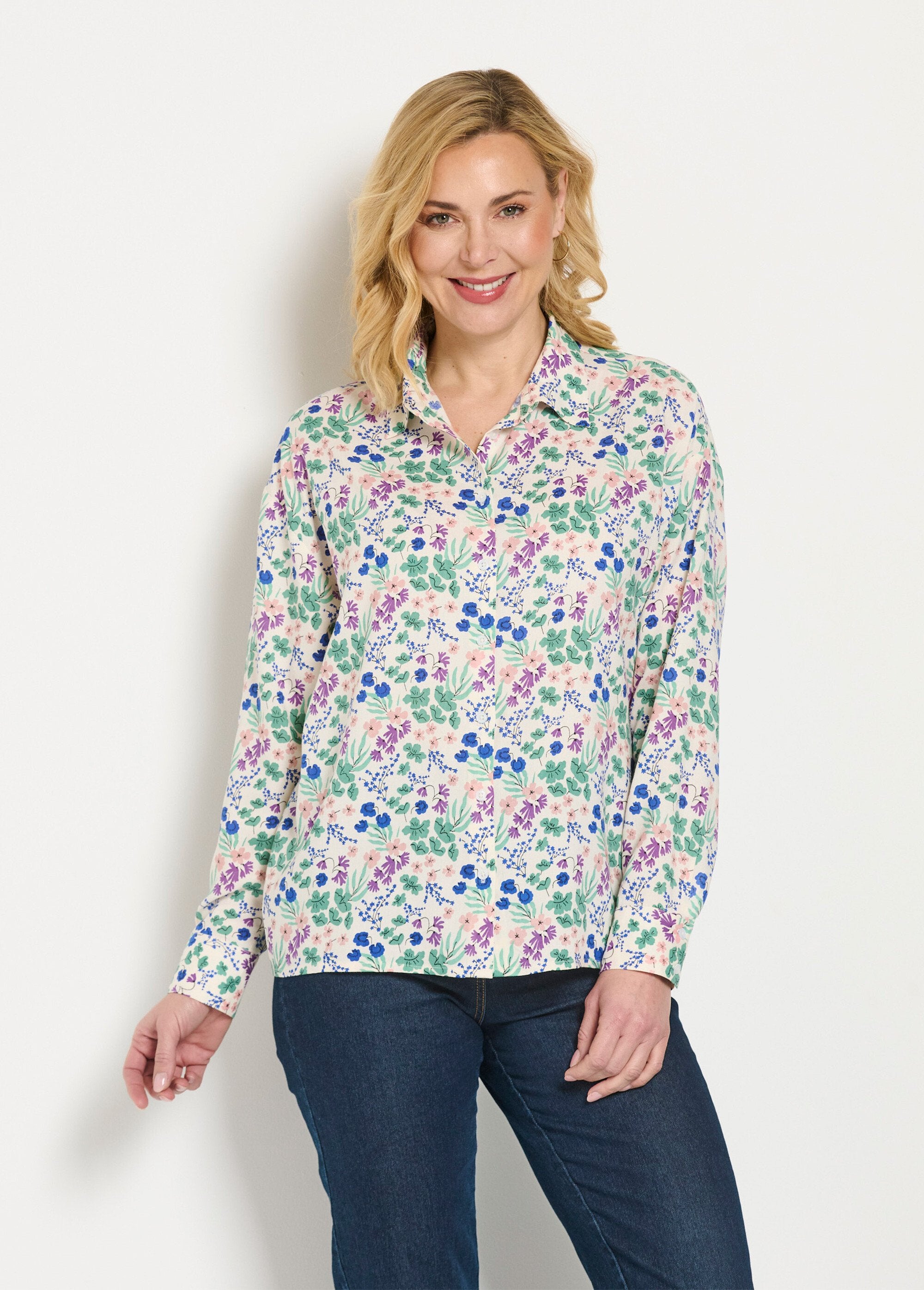 Long,_flowing_floral_print_button-up_blouse_Green_and_white_FA1_slim