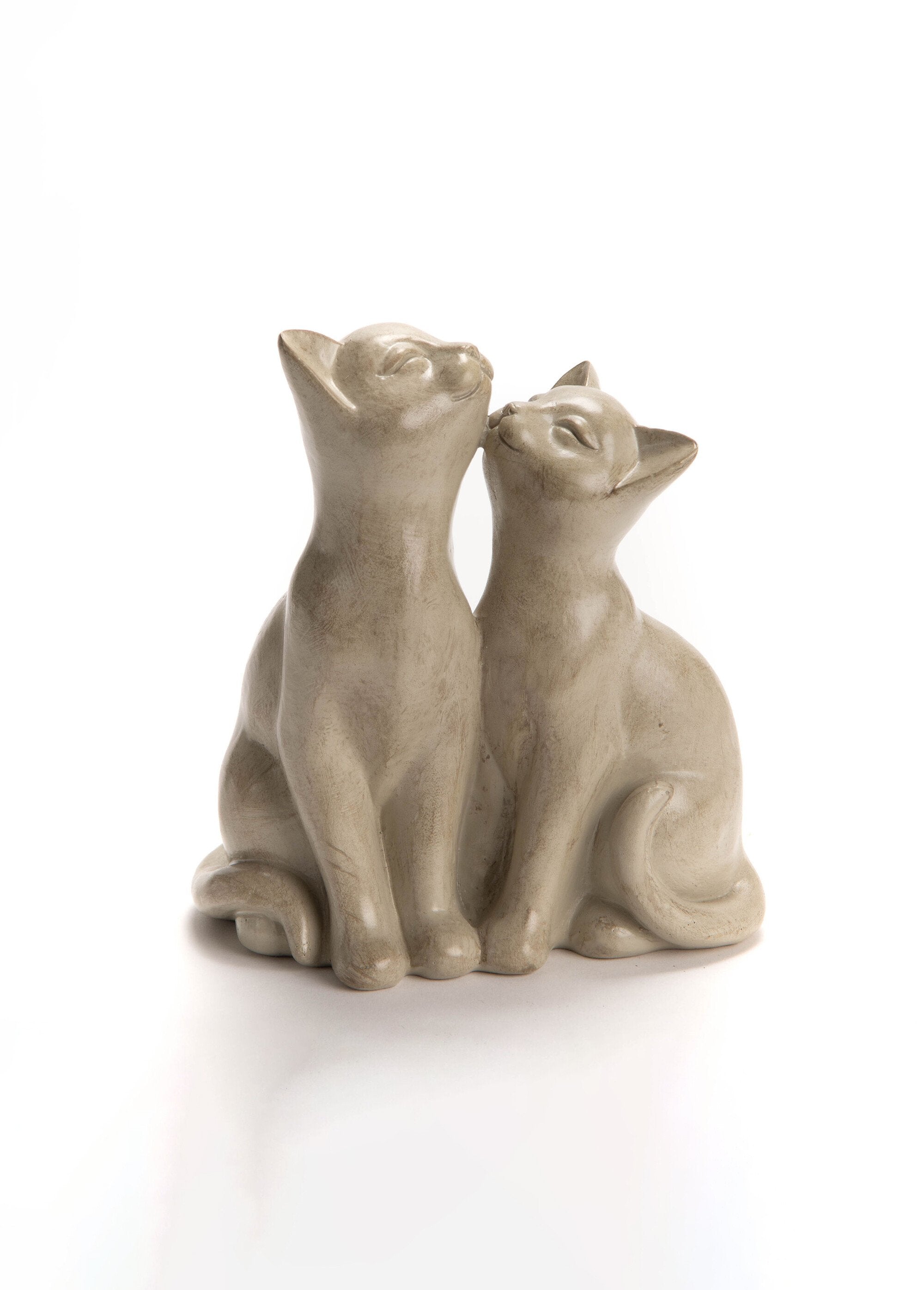 Resin_subject_to_pose,_couple_of_cats_Cream_FA1_slim