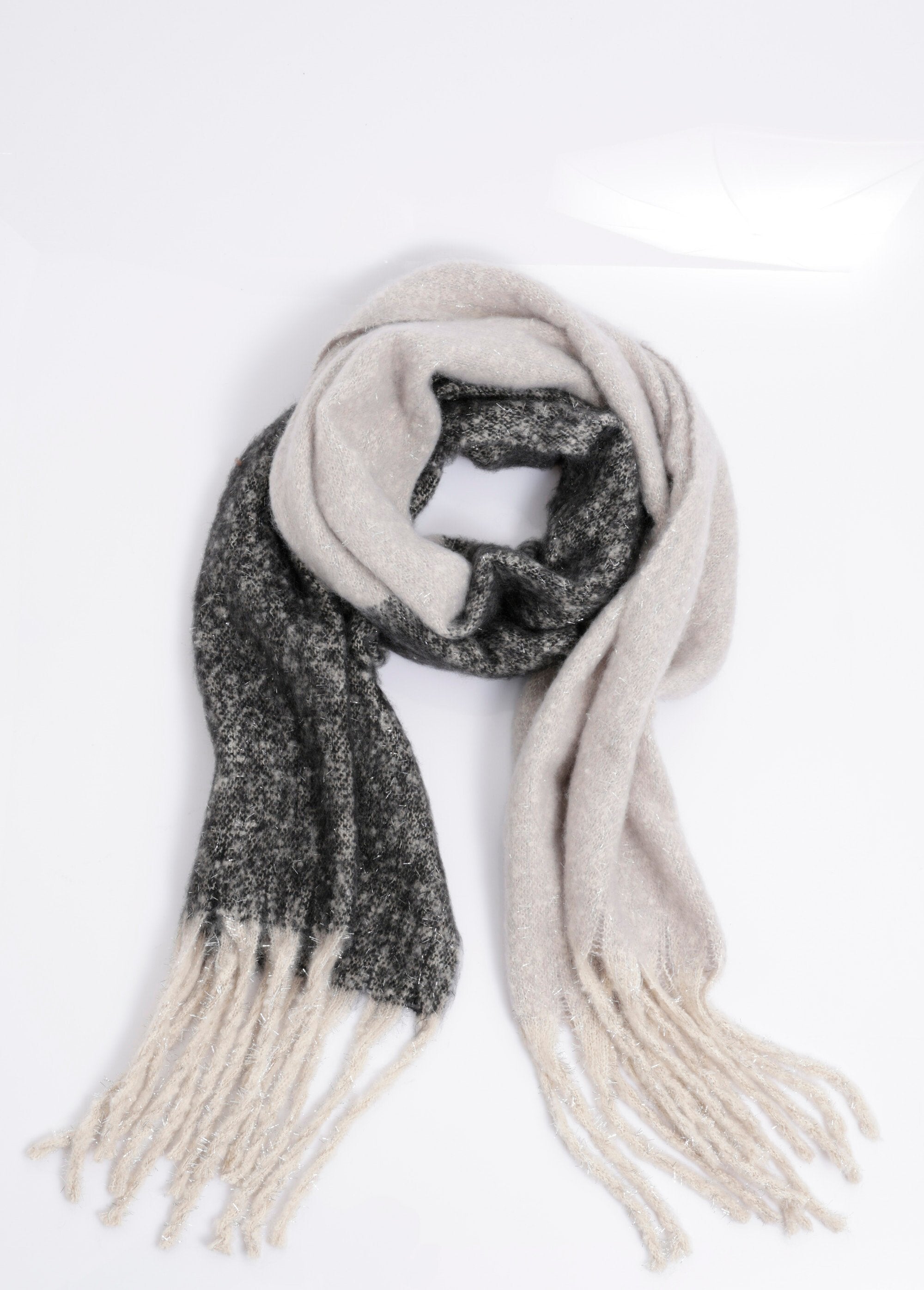 Metallic_knit_scarf_with_fringe_Black_FA1_slim