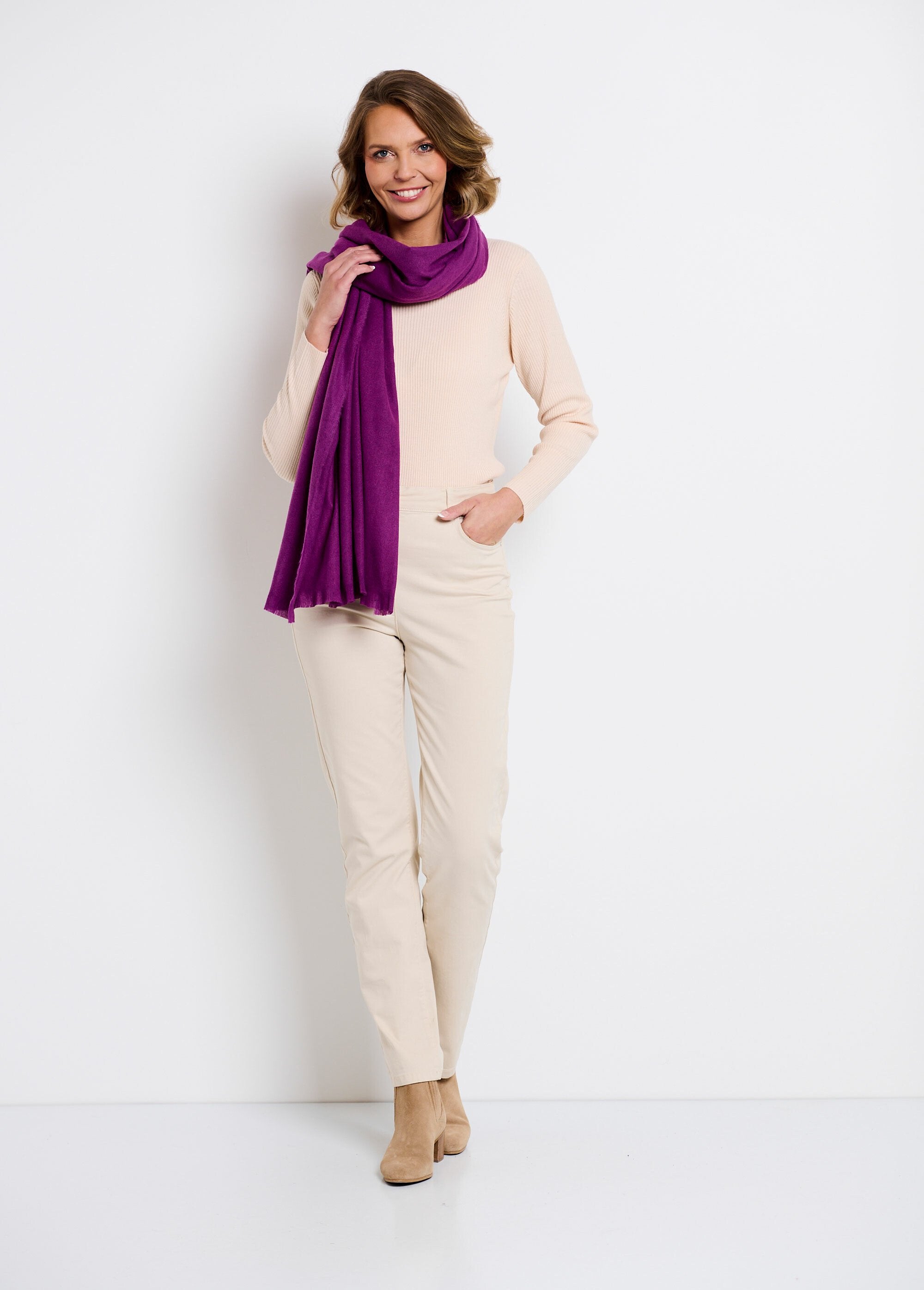 Trendy_warm_scarf_with_small_fringes_Plum_SF1_slim