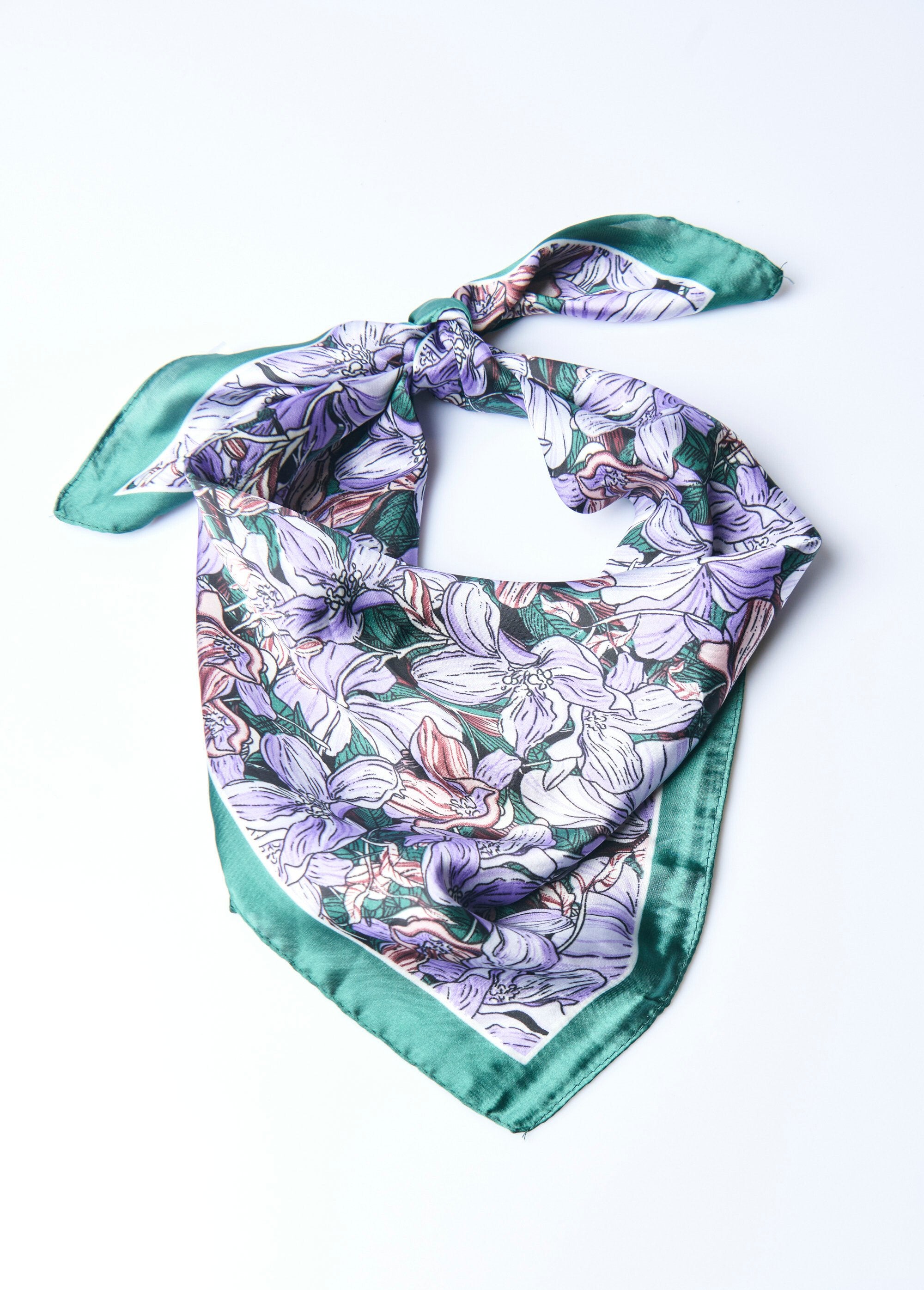 Floral_pattern_scarf_with_satin_look_Violet_prints_FA1_slim