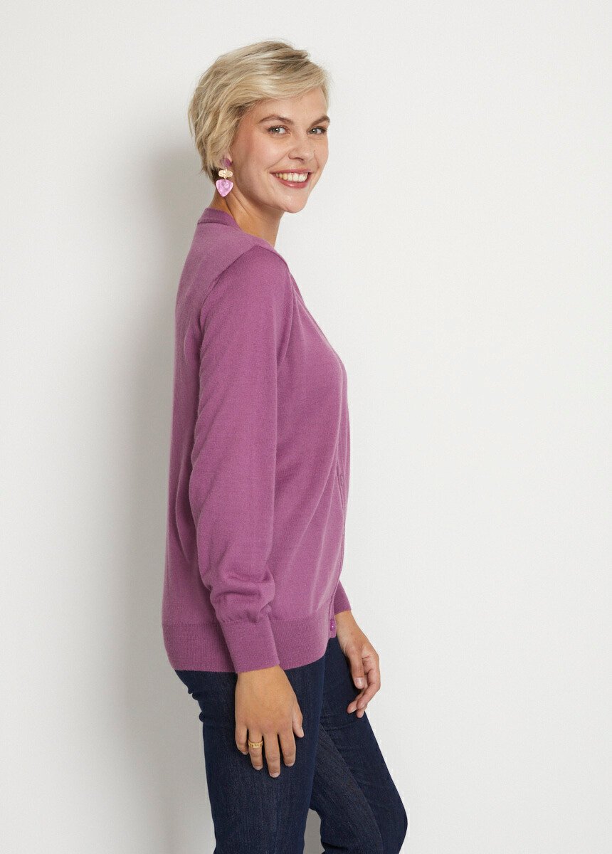 Buttoned_V-neck_cardigan_with_merino_wool_Violin_DR1_slim