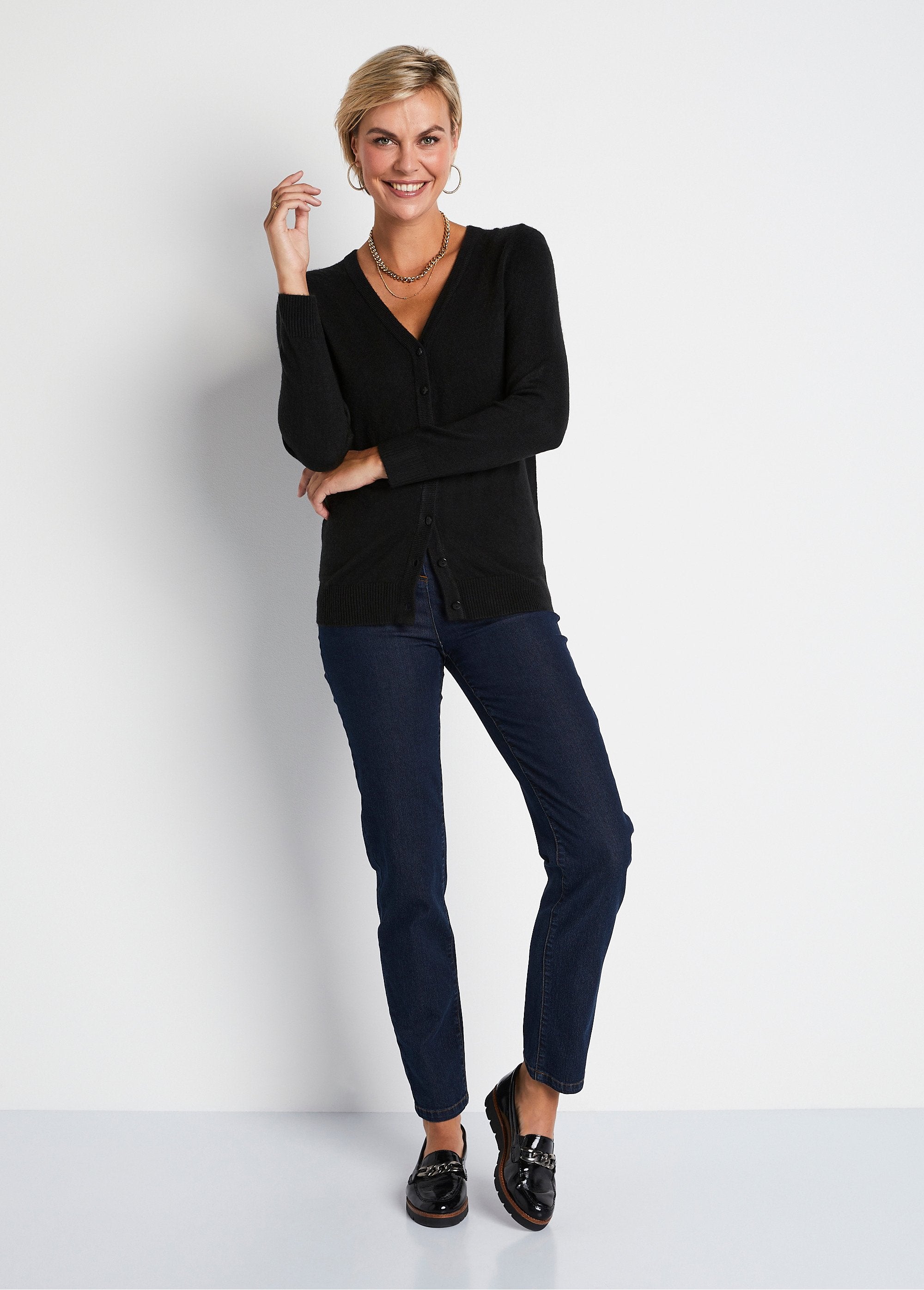 Mid-length_soft_knit_buttoned_cardigan_Black_SF1_slim