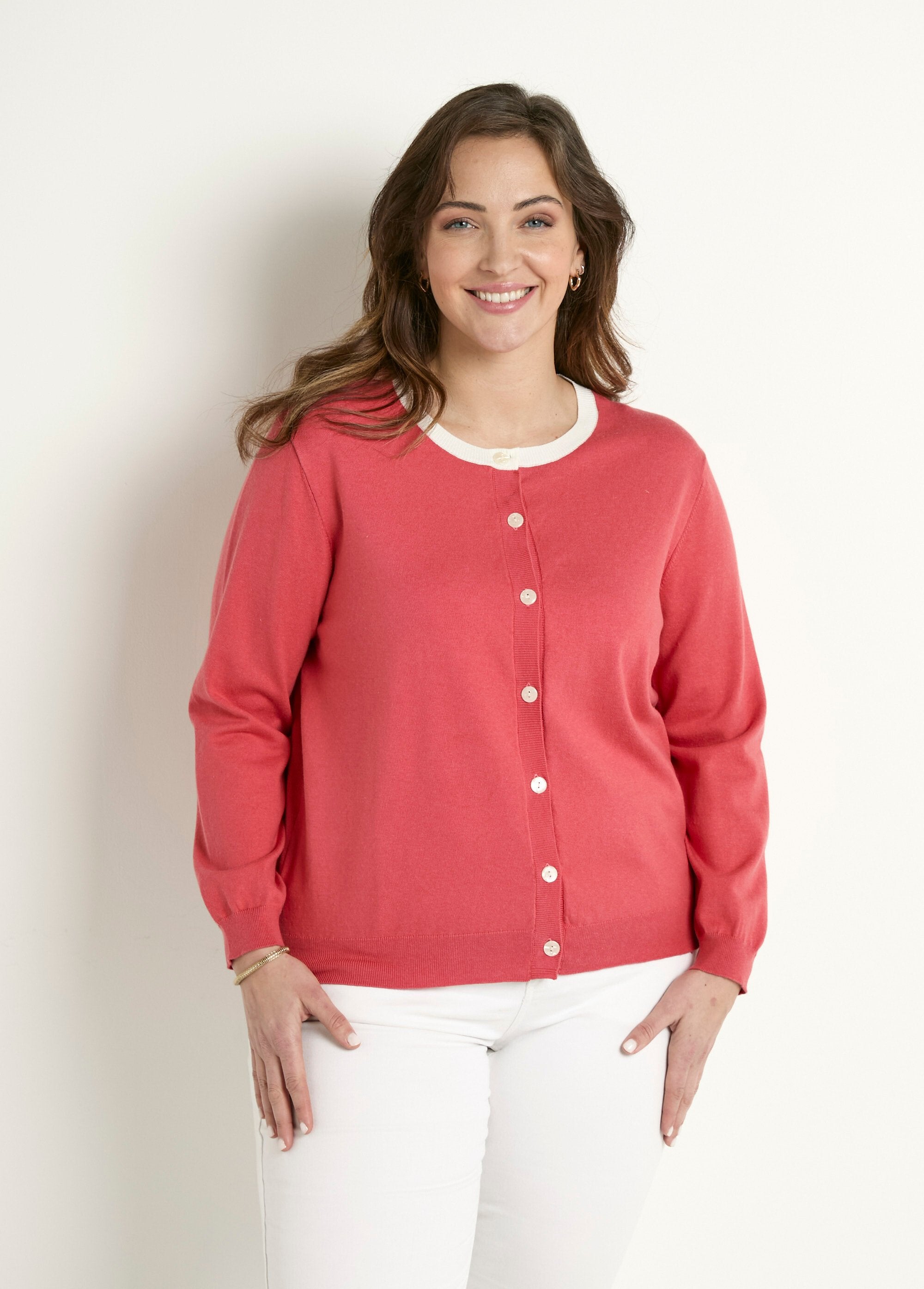 Soft_round_neck_buttoned_cardigan_vest_Poppy_FA1_curvy