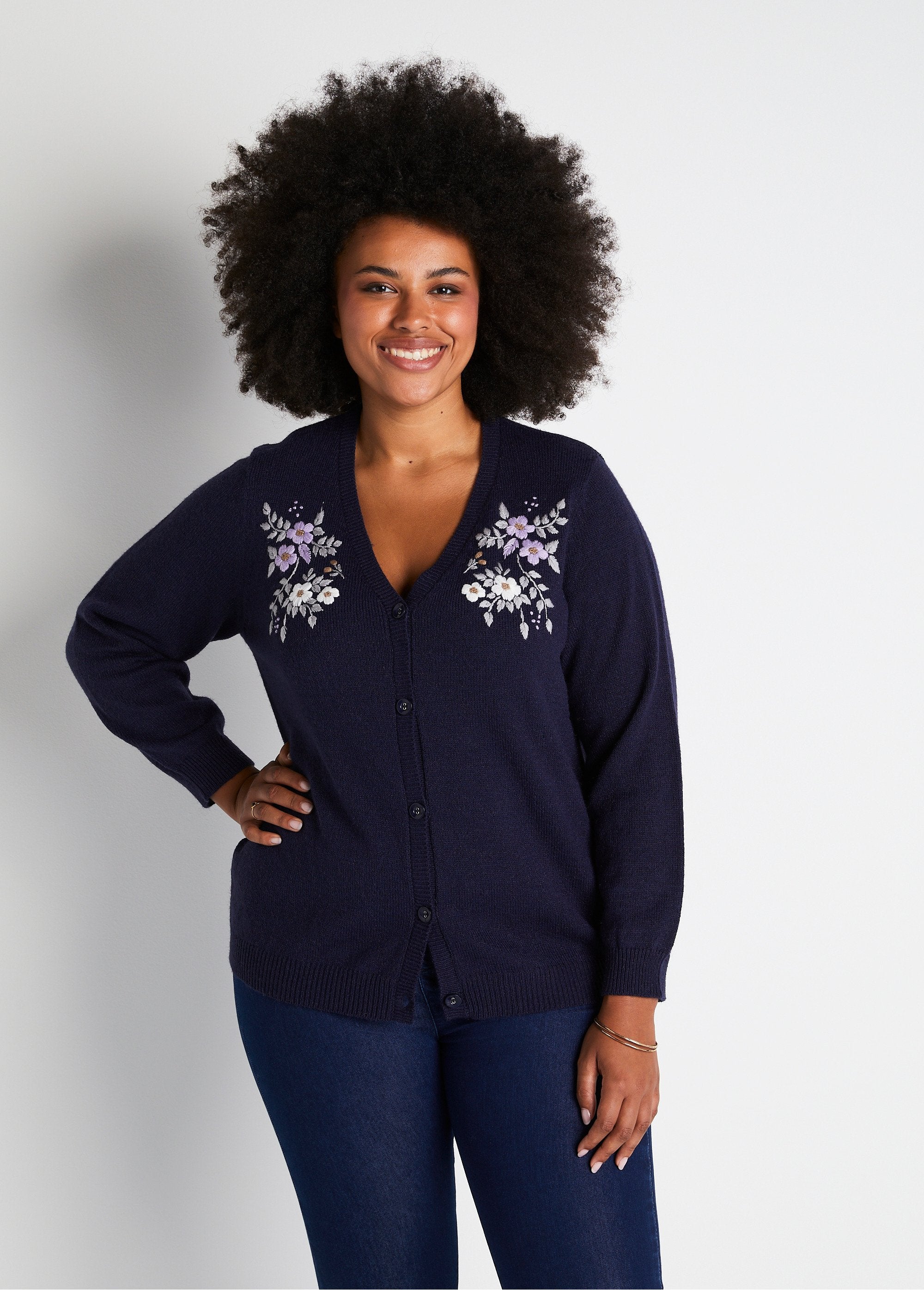 Soft_plain_V-neck_buttoned_short_embroidered_cardigan_Marine_FA1_curvy