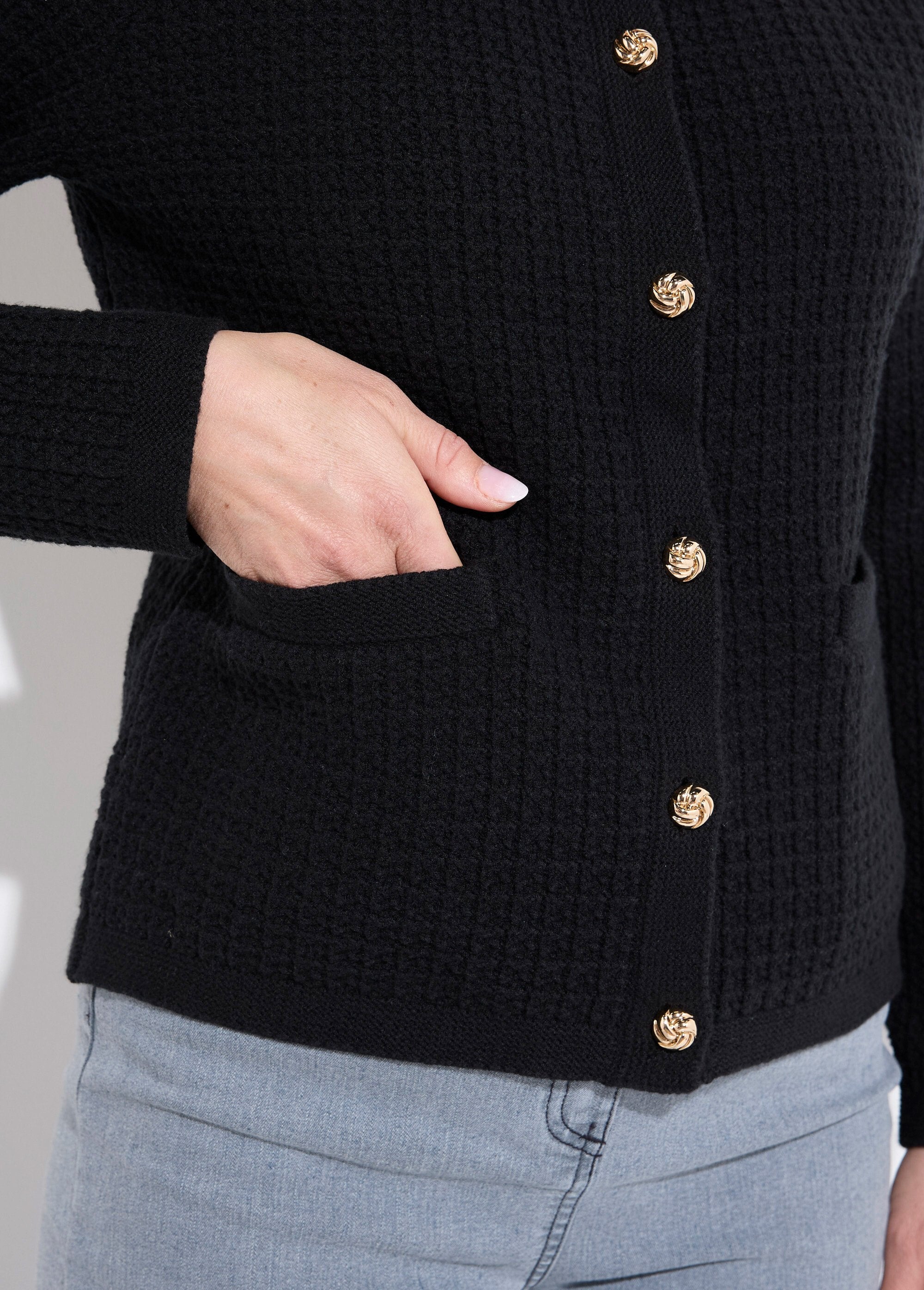 Tweed-effect_knitted_short_buttoned_vest_jacket_Noir_DE1_slim