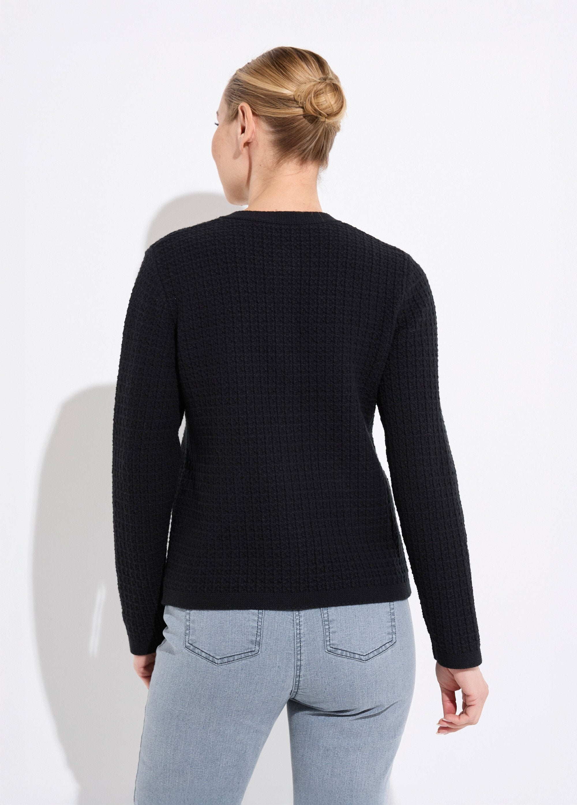 Tweed-effect_knitted_short_buttoned_vest_jacket_Noir_DO1_slim