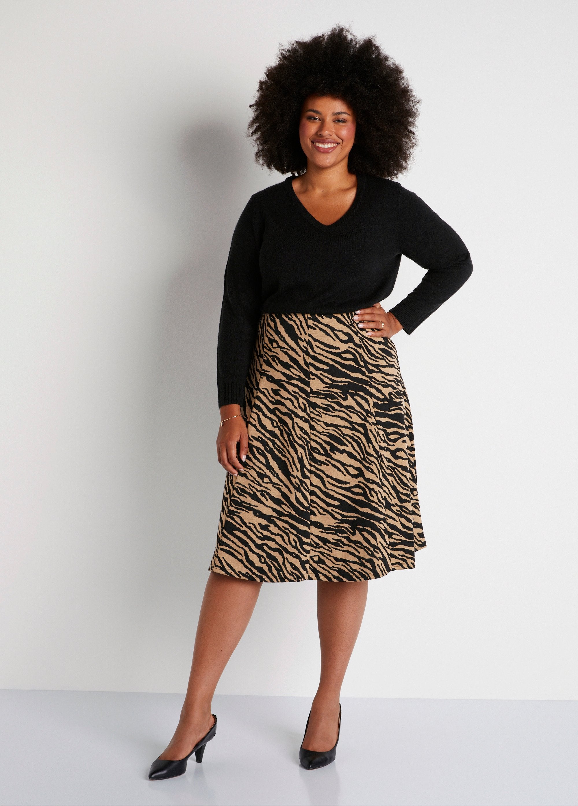 Long_flared_jacquard_knit_skirt_Zebra_camel_SF1_curvy