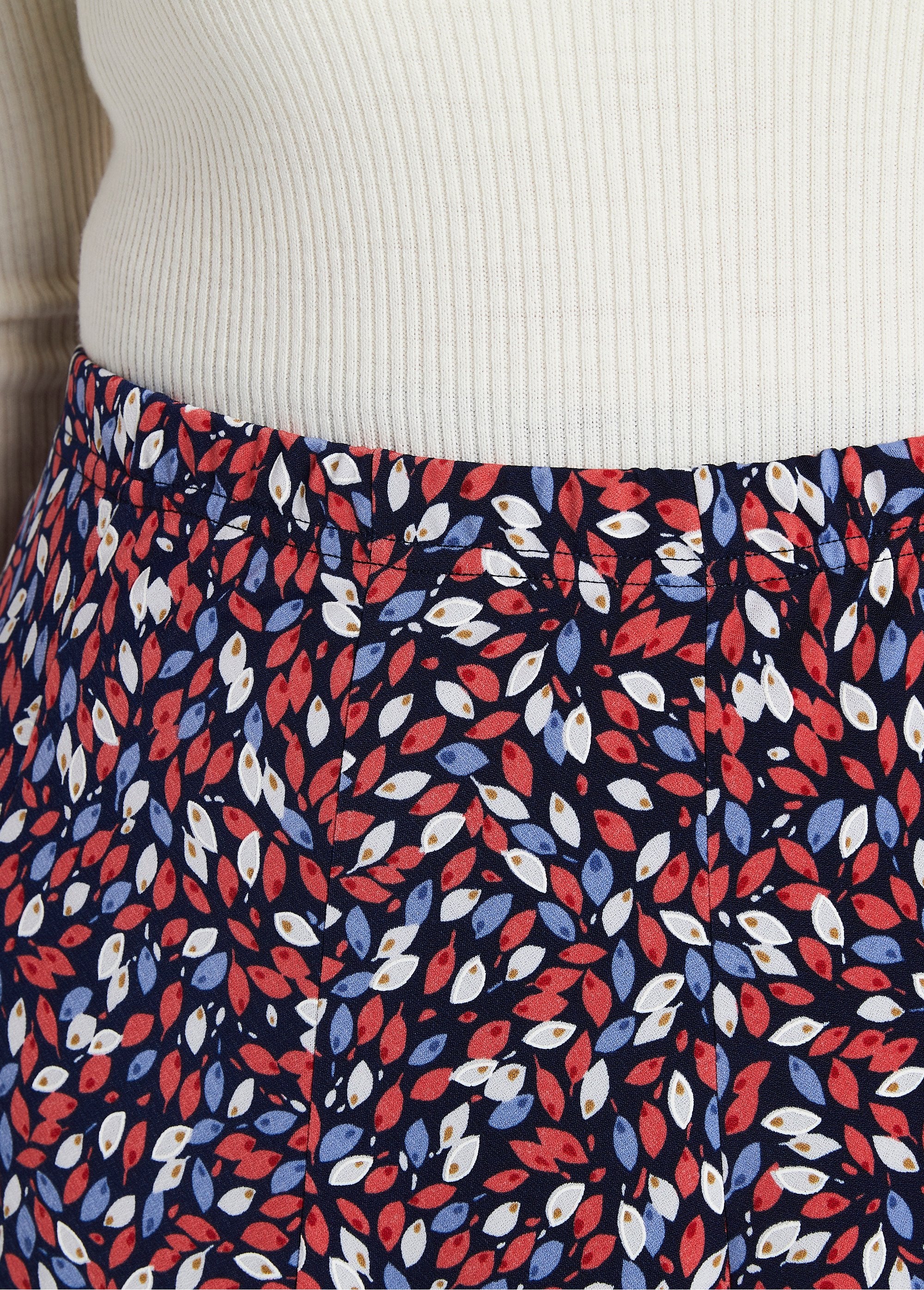 Printed_knit_flared_mid-length_skirt_Red_and_blue_DE1_curvy